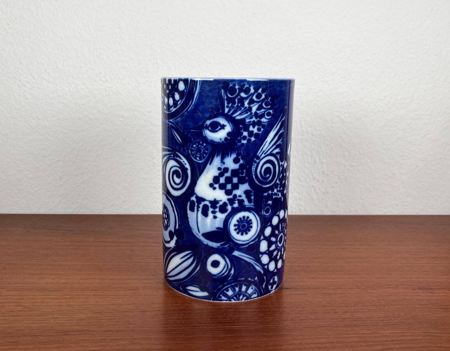 Vintage peacock vase in German porcelain by Bjørn Wiinblad for Rosenthal, 1970s.