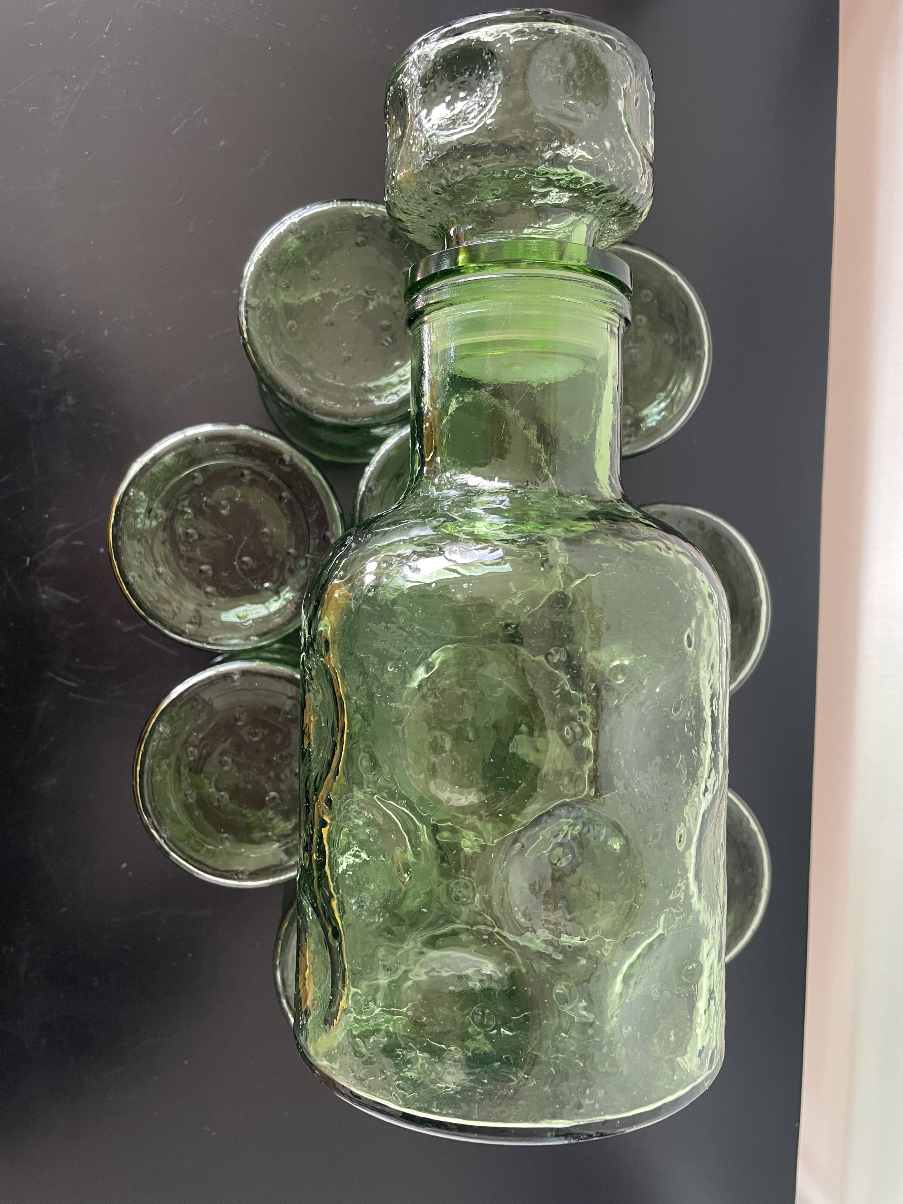 Set of carafe and 9 bubble glass glasses from the 70s