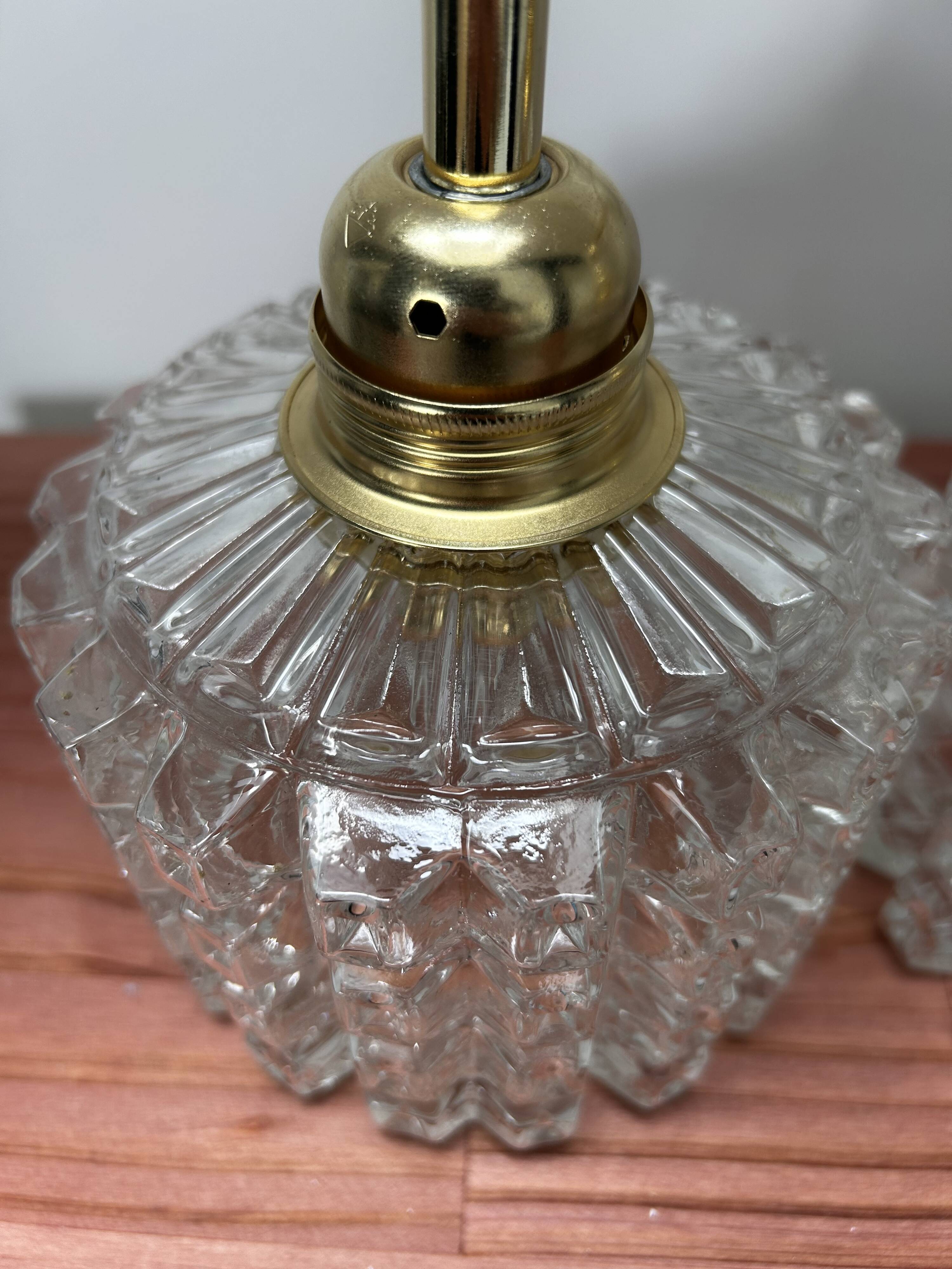 Appliques murales globes vintage en verre ciselé