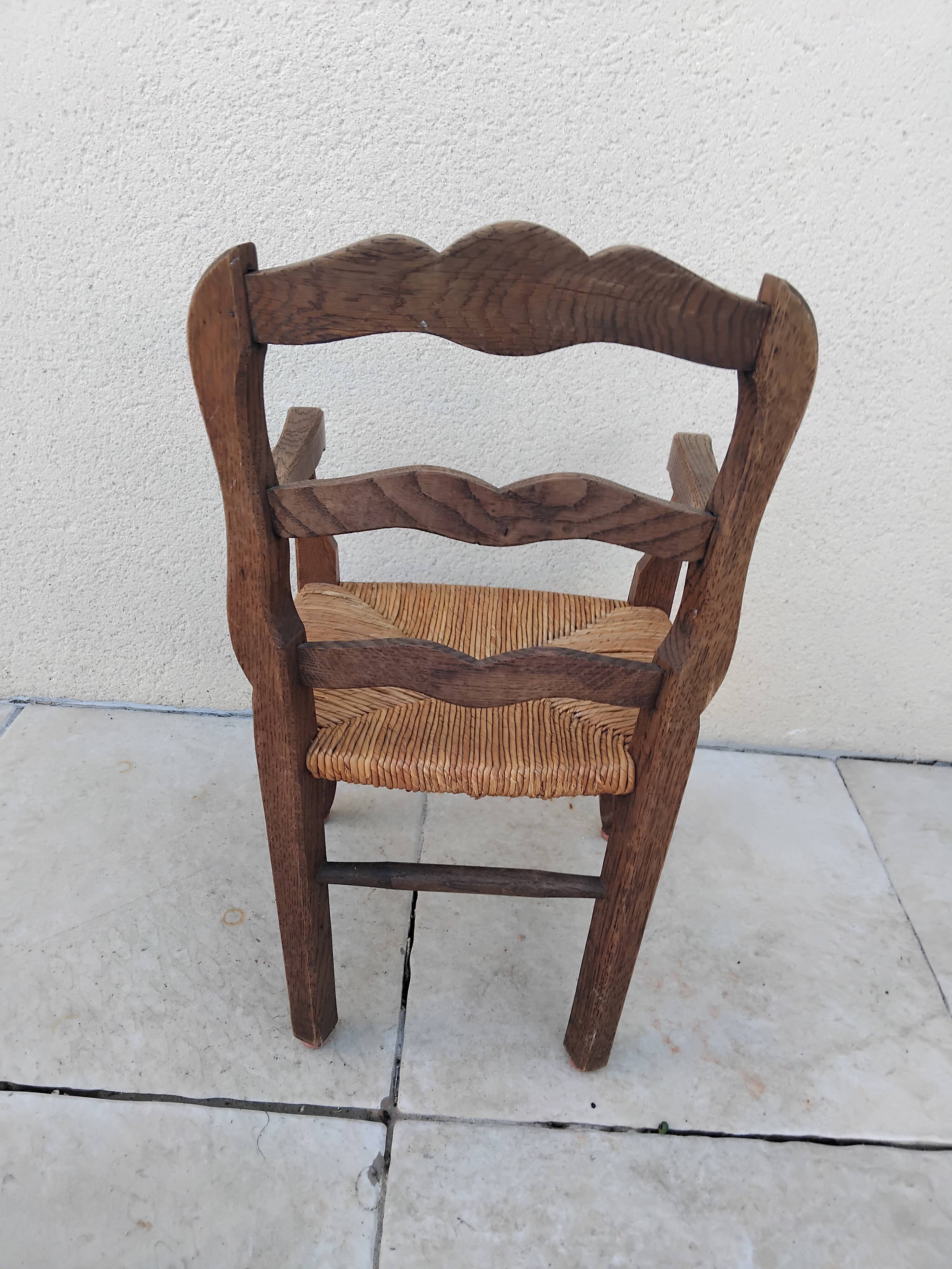 Chaise enfant vintage provençale en chêne