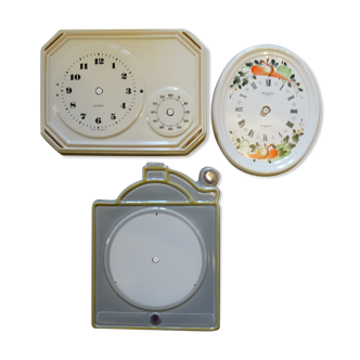 Lot of wall clocks in faience
