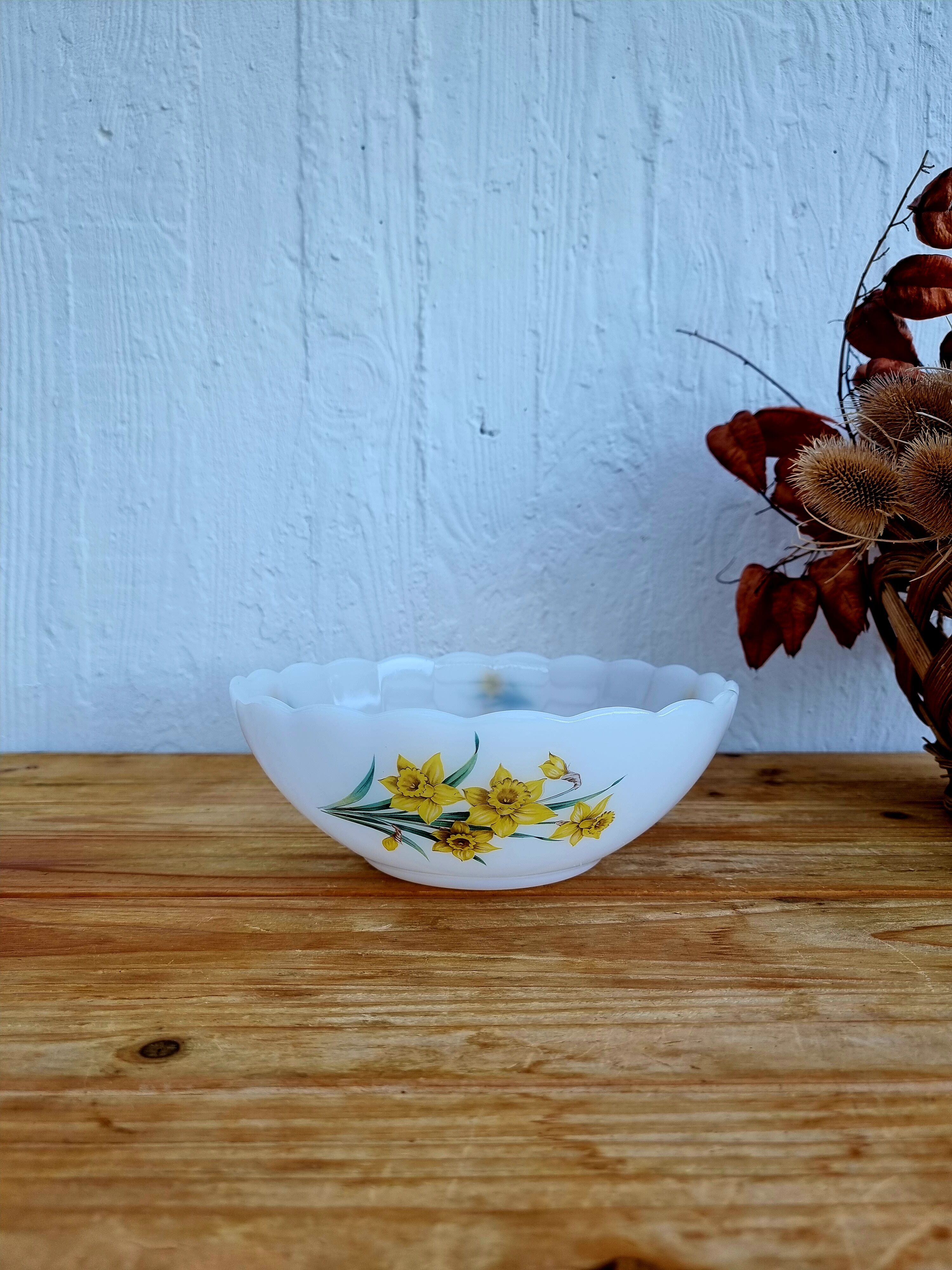 Salad bowl Arcopal vintage daffodils