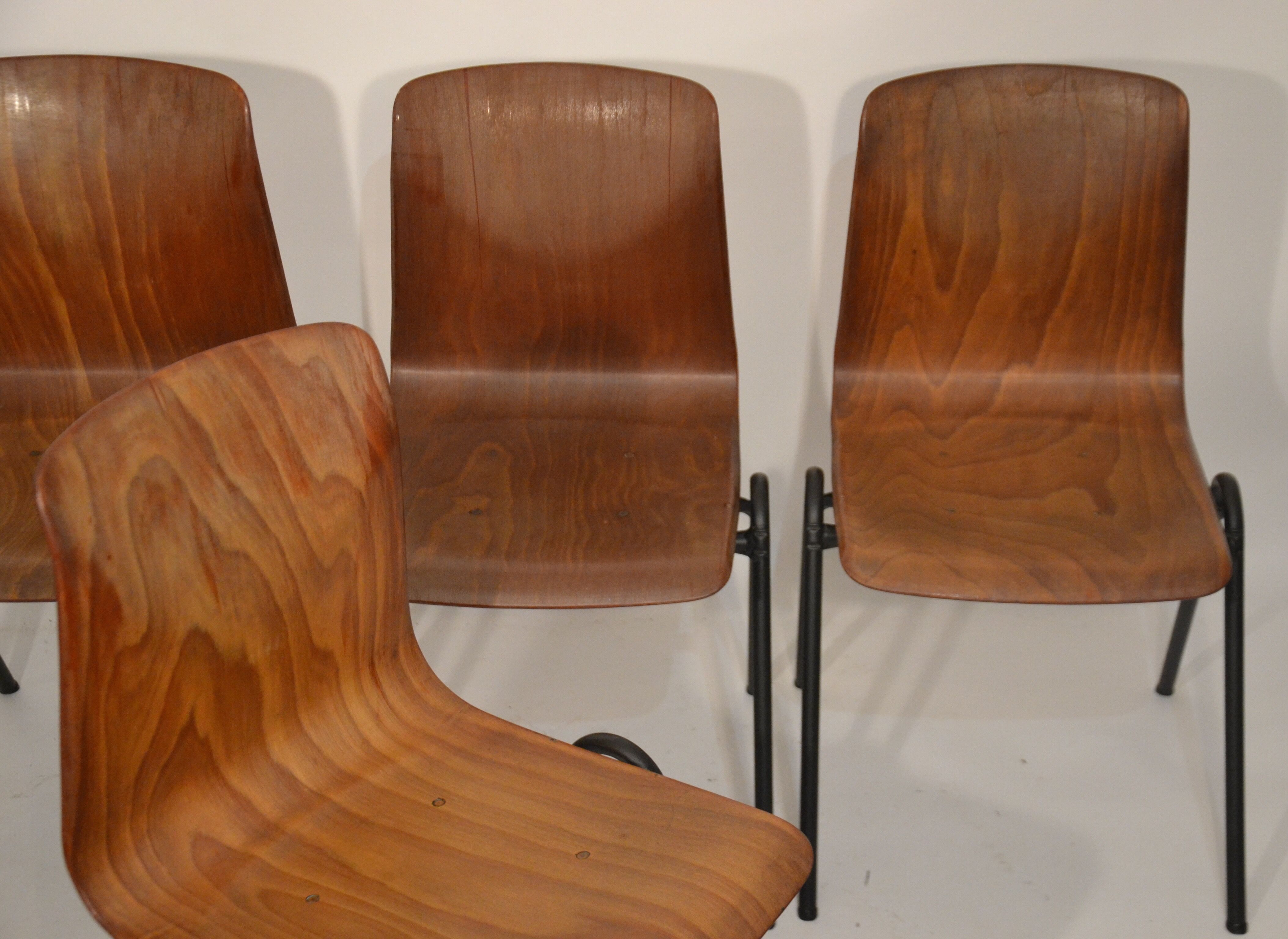 Set of 4 chairs stackable Pagholz