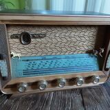 Old vintage radio set