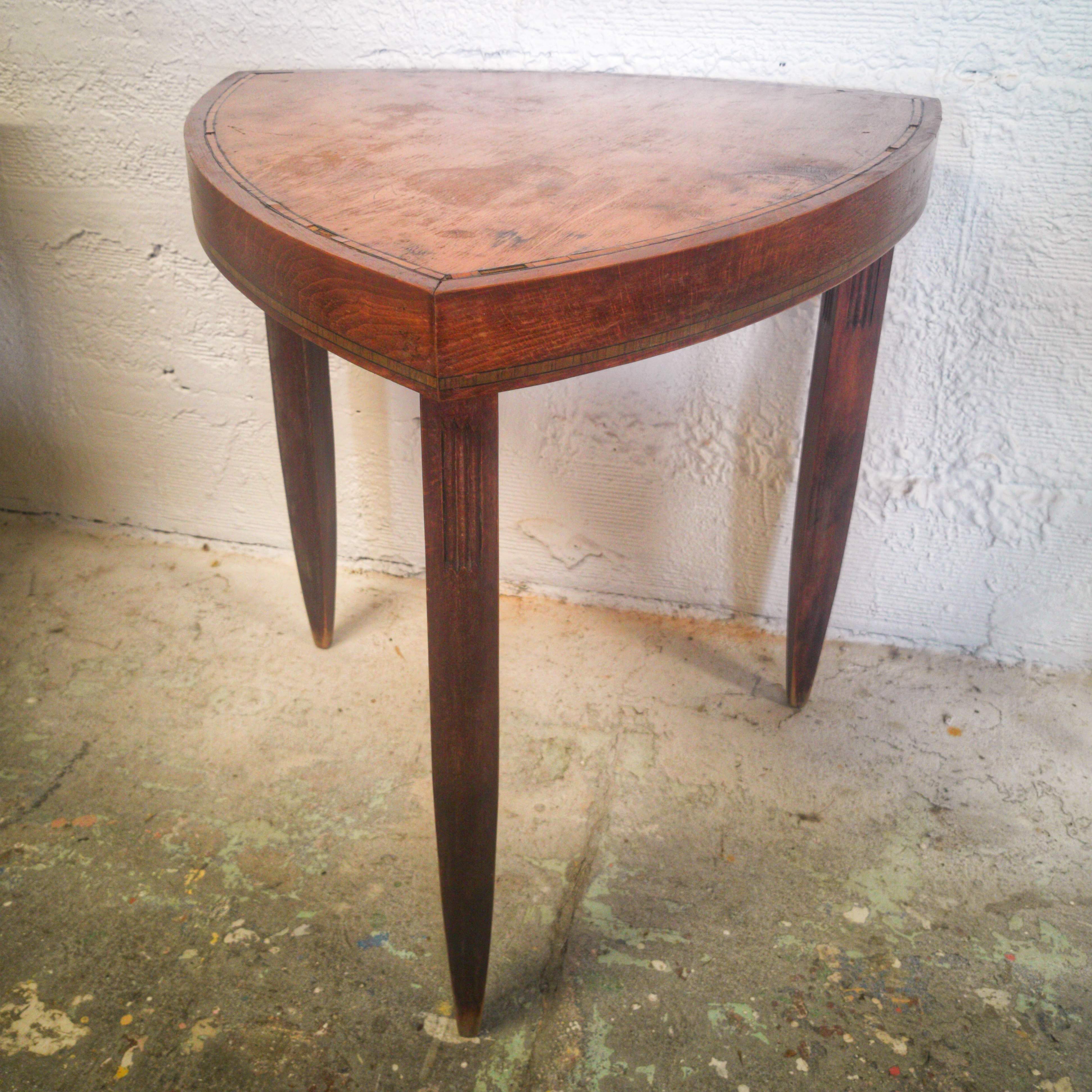 Stella pedestal table