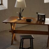 Handcrafted table lamp in wrought iron, organic shape, mid-20th century, 1940s.