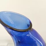 Carafe en verre bleu vintage