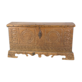 Oak coffin with carvings from around the year 1760s