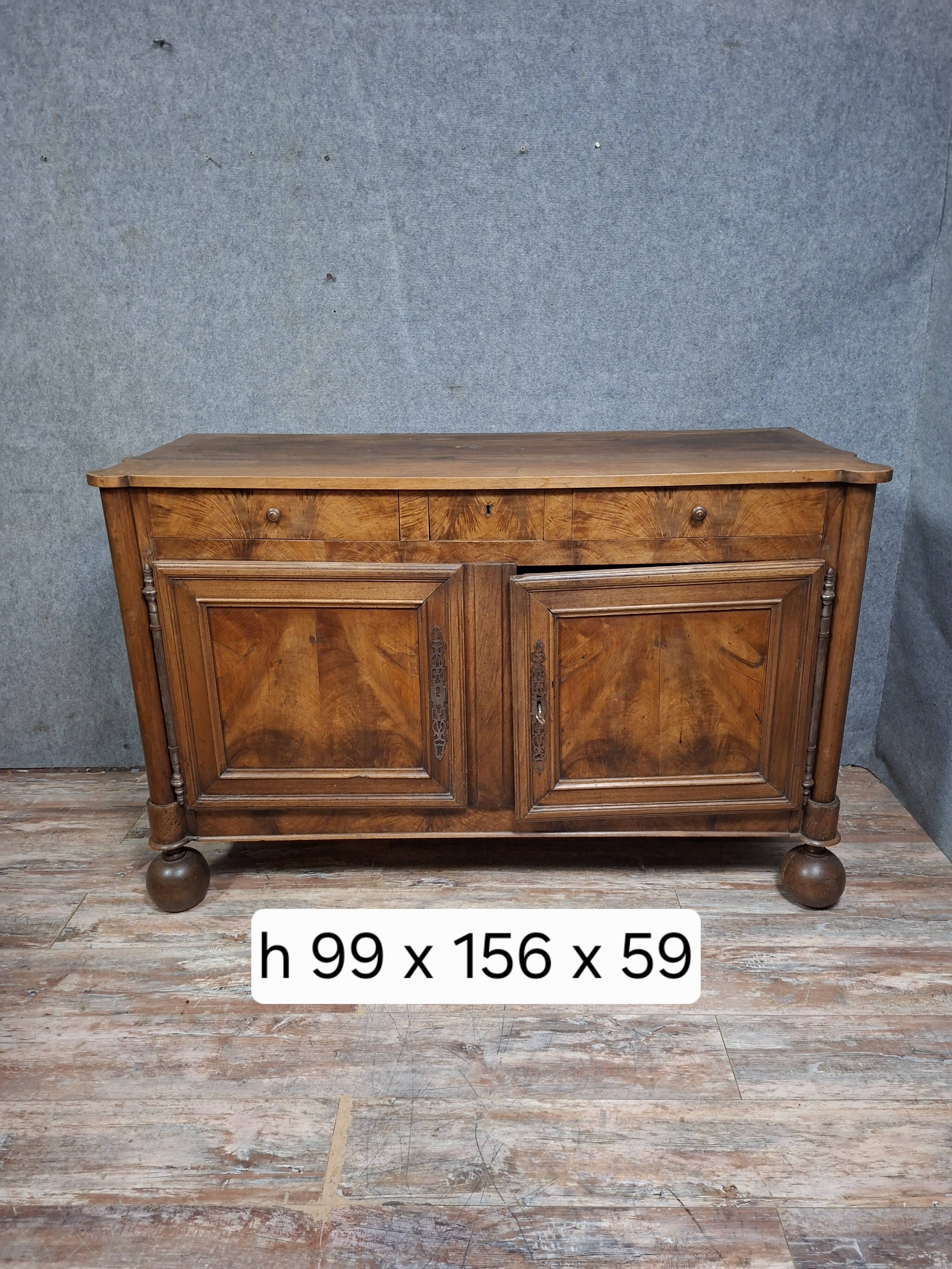 Louis-Philippe period sideboard in walnut, 19th century.