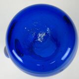 Pichet bleu en verre soufflé artisanal
