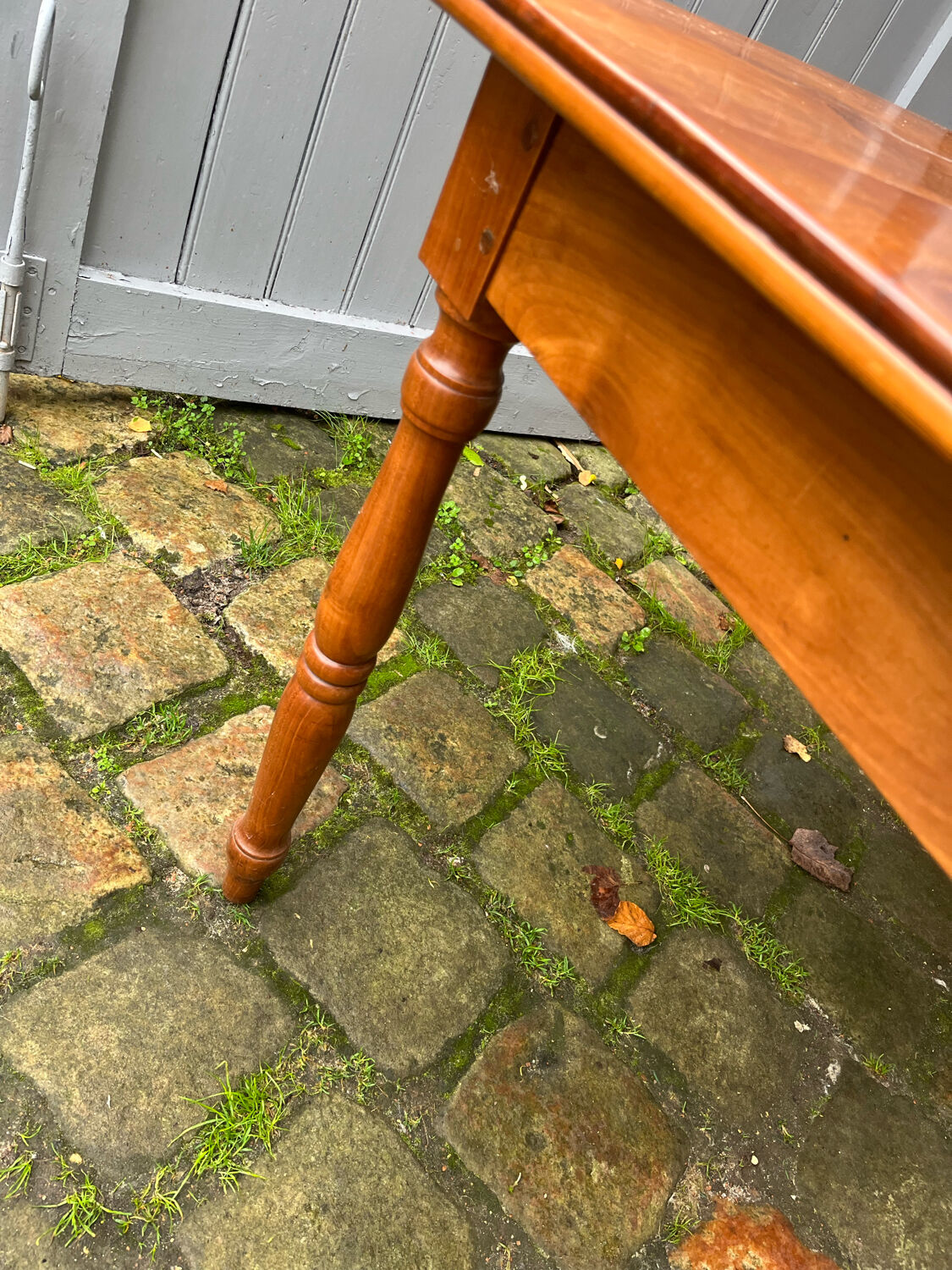 Kitchen cherry table