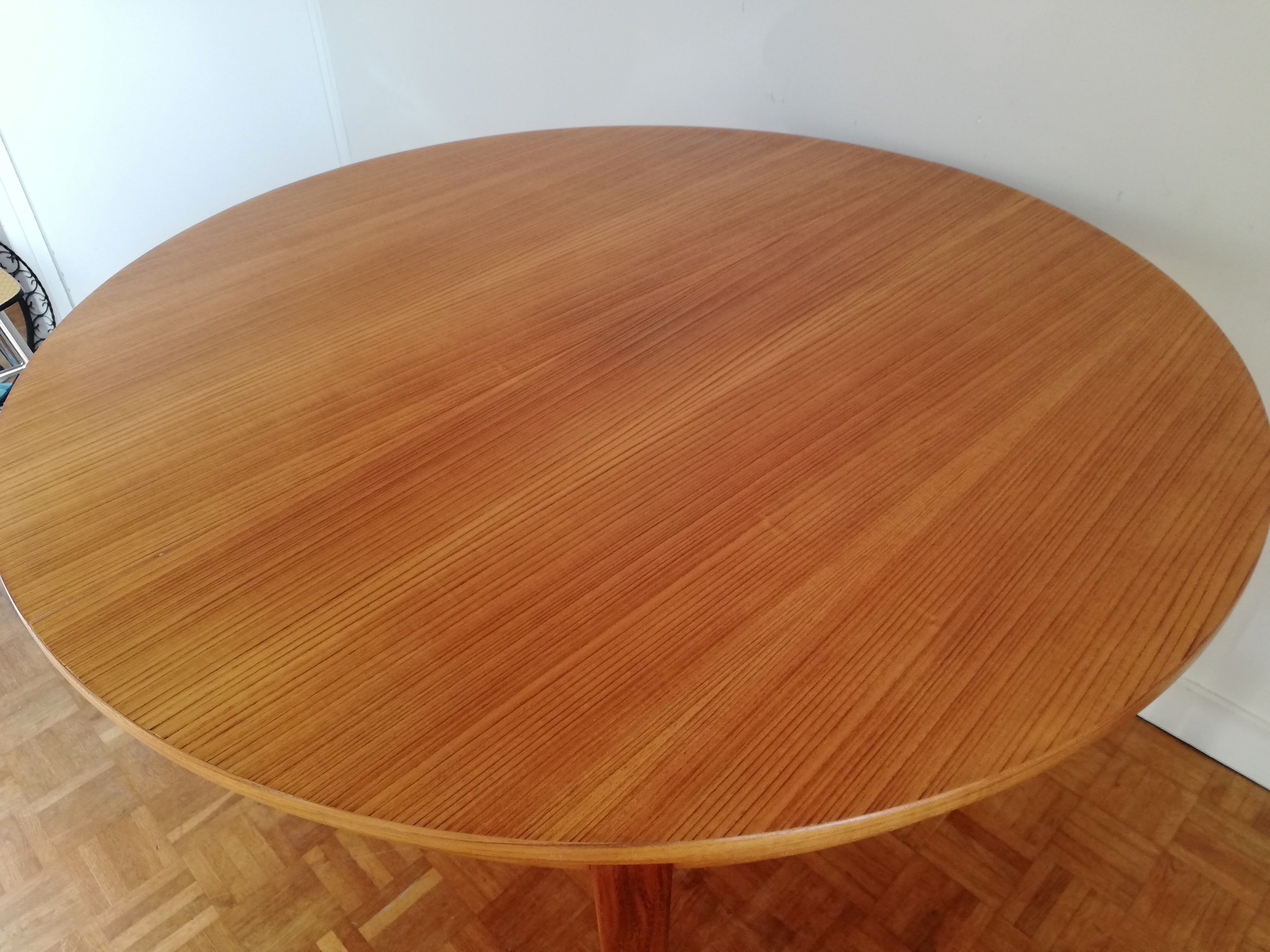 Scandinavian extendable renovated round table