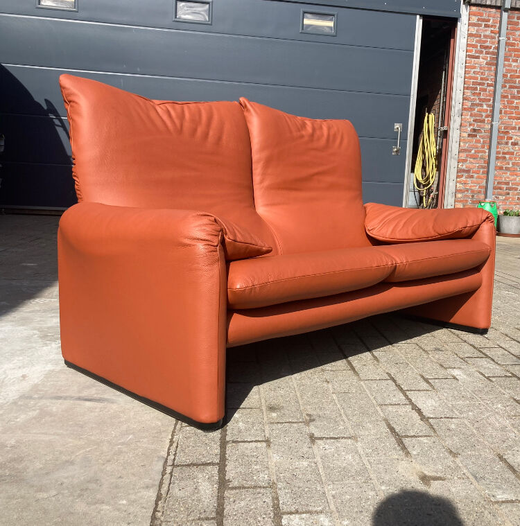 Cassina Maralunga 2seater by Vico Magistretti