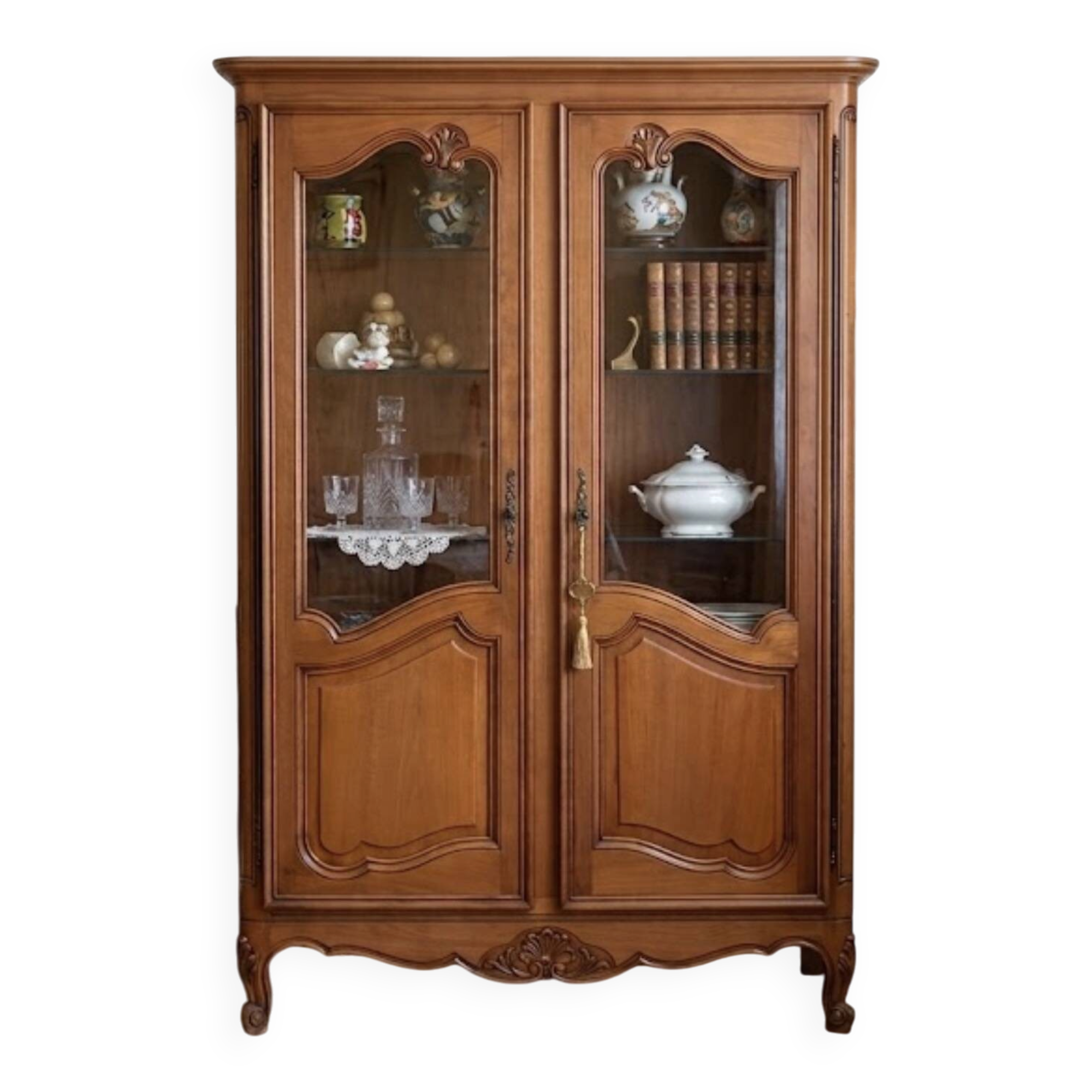 Display cabinet / bonnetière in cherry wood, Louis XV style, very good condition.