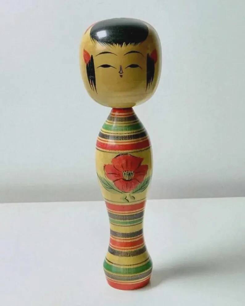 Vintage Japanese Kokeshi doll Naruko signed - Antique turned wood figurine craftsmanship Japan - Collectible item from the Showa period (1926–1989)