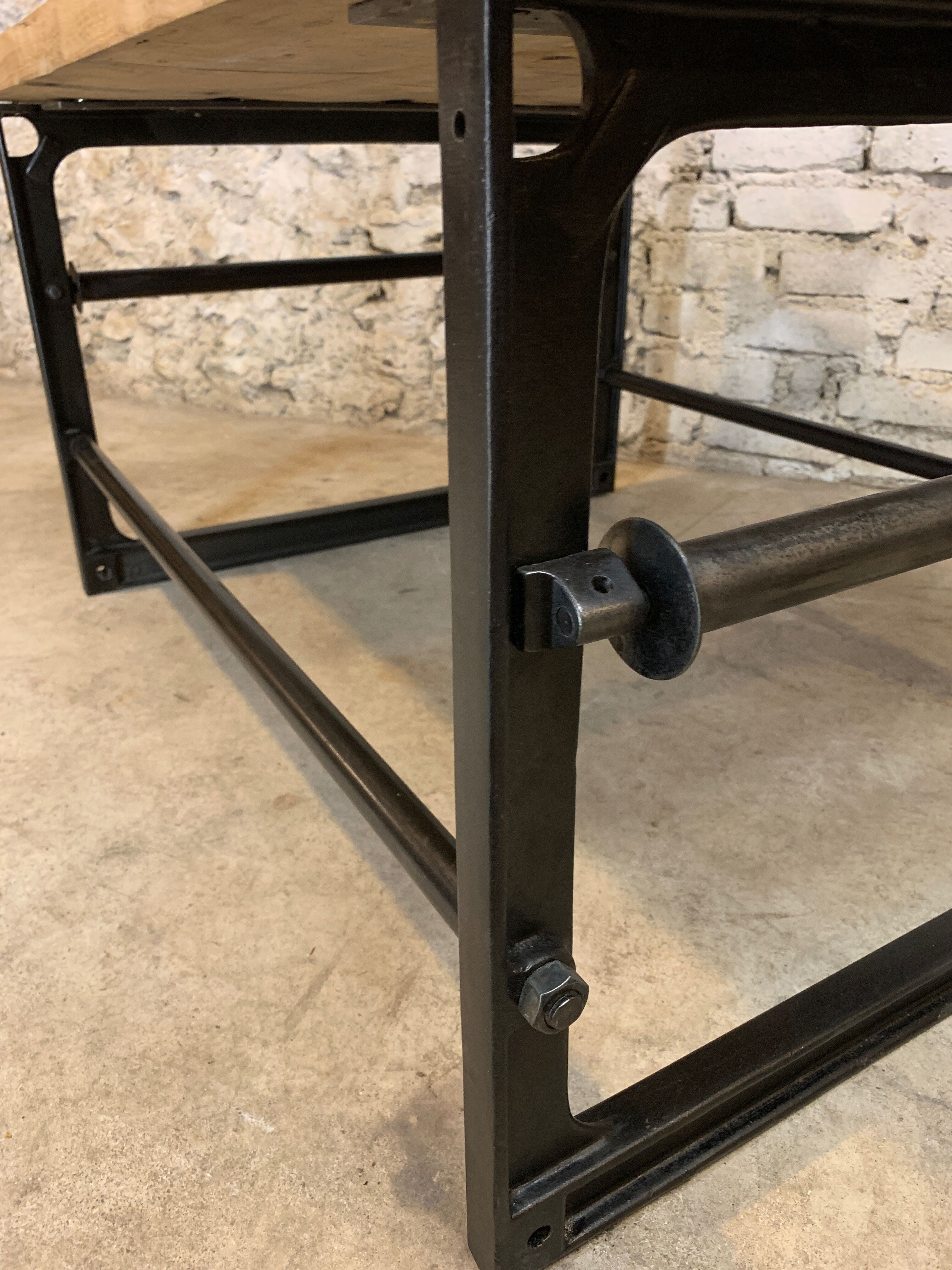 Oak coffee table and machine foot tool singer simanco 1920