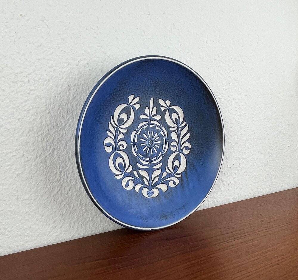 Mid-century German studio pottery wall plate by Thoms Keramik, 1960s.