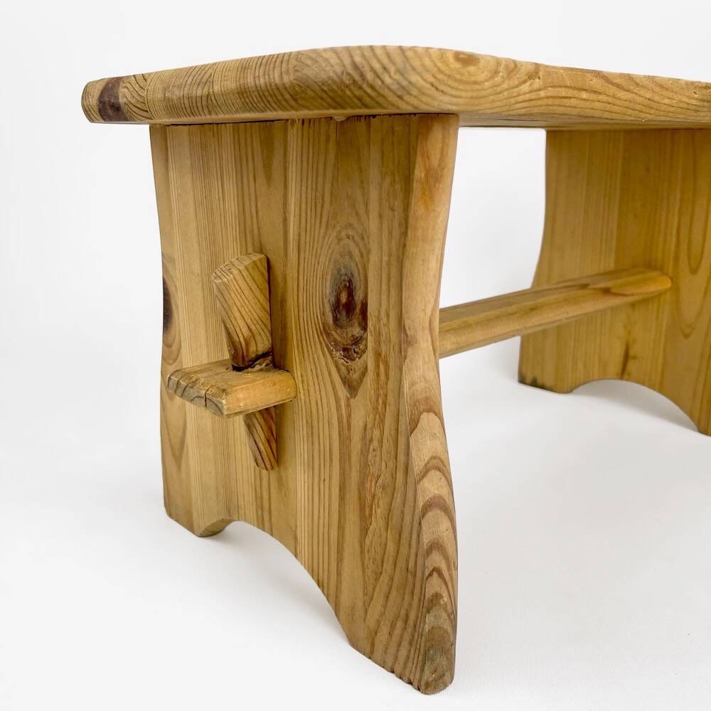 Small 80s slotted pine step bench