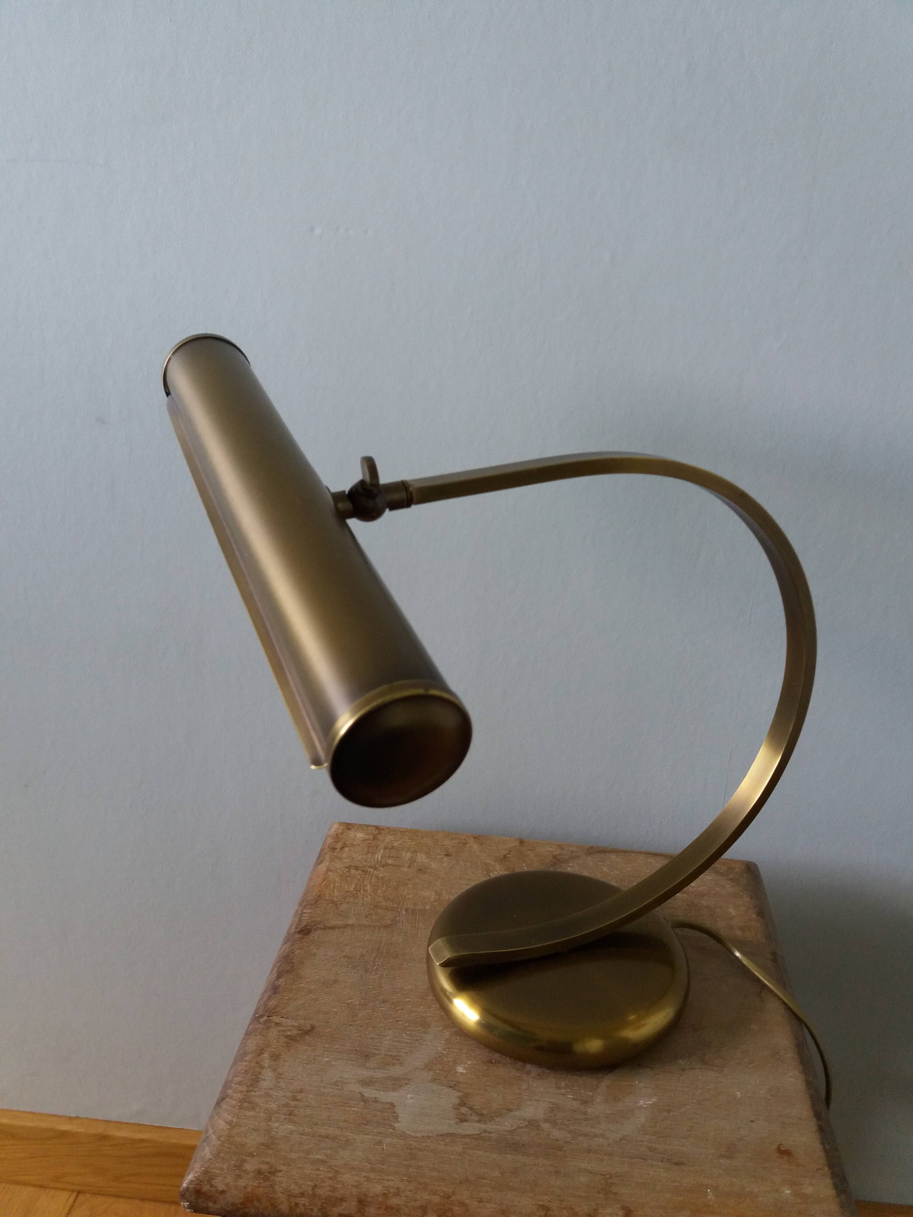 Articulated desk lamp, notary or banker lamp