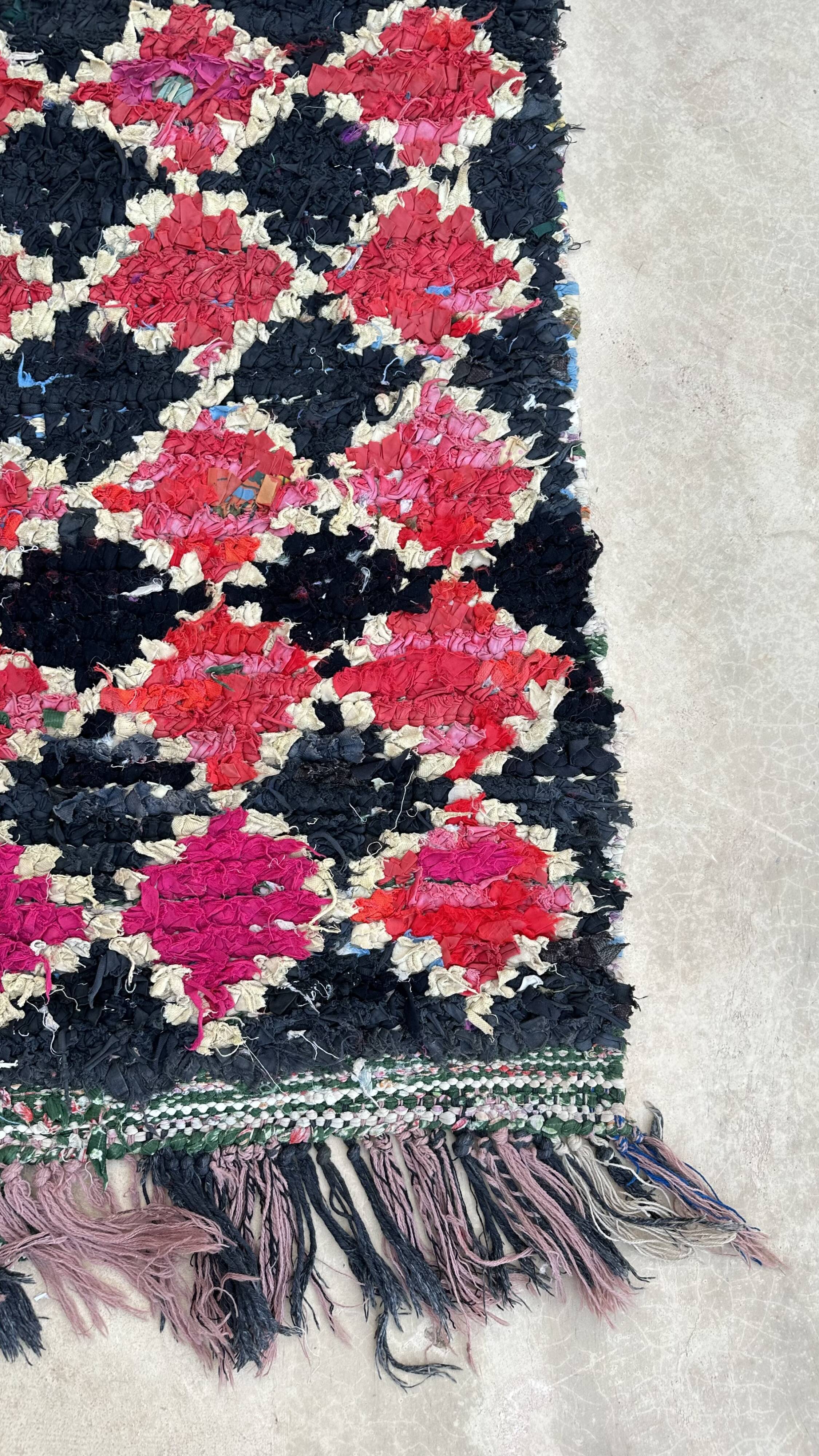 Moroccan carpet red/black - 76 x 253 cm