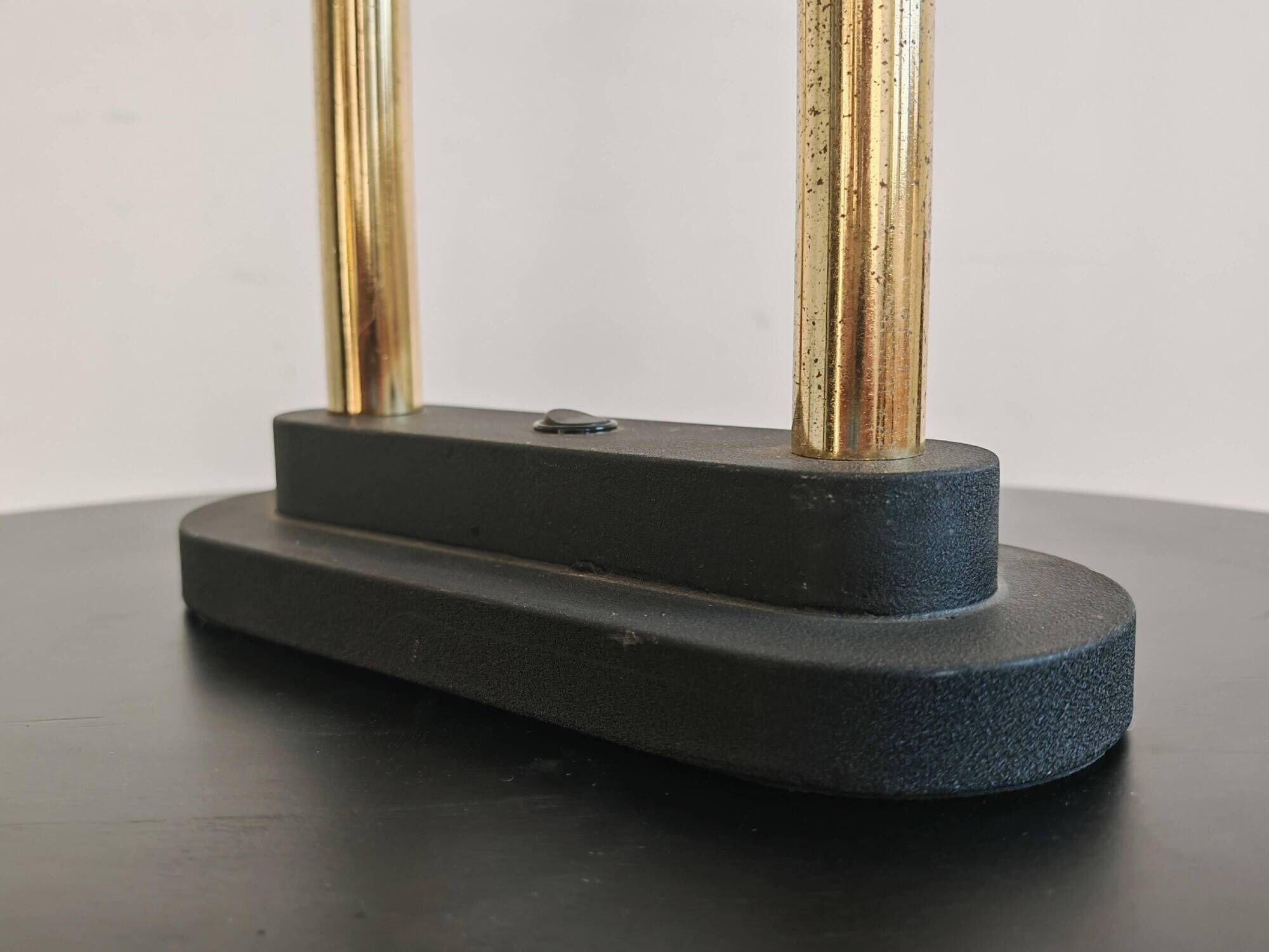 Paire de lampes de banquier style Memphis attribuées à Robert Sonneman 1980s
