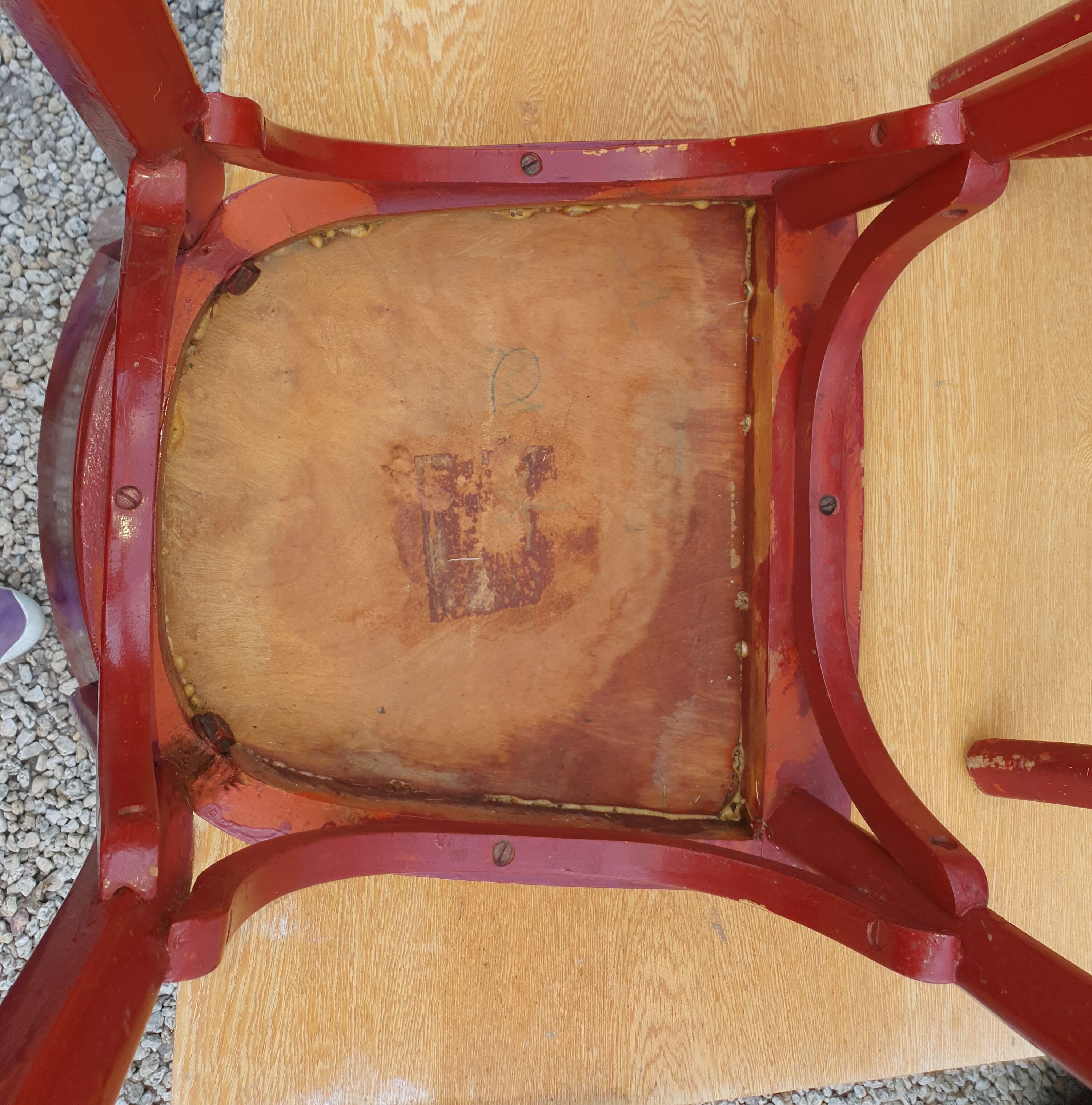 4 red chairs bistro Baumann