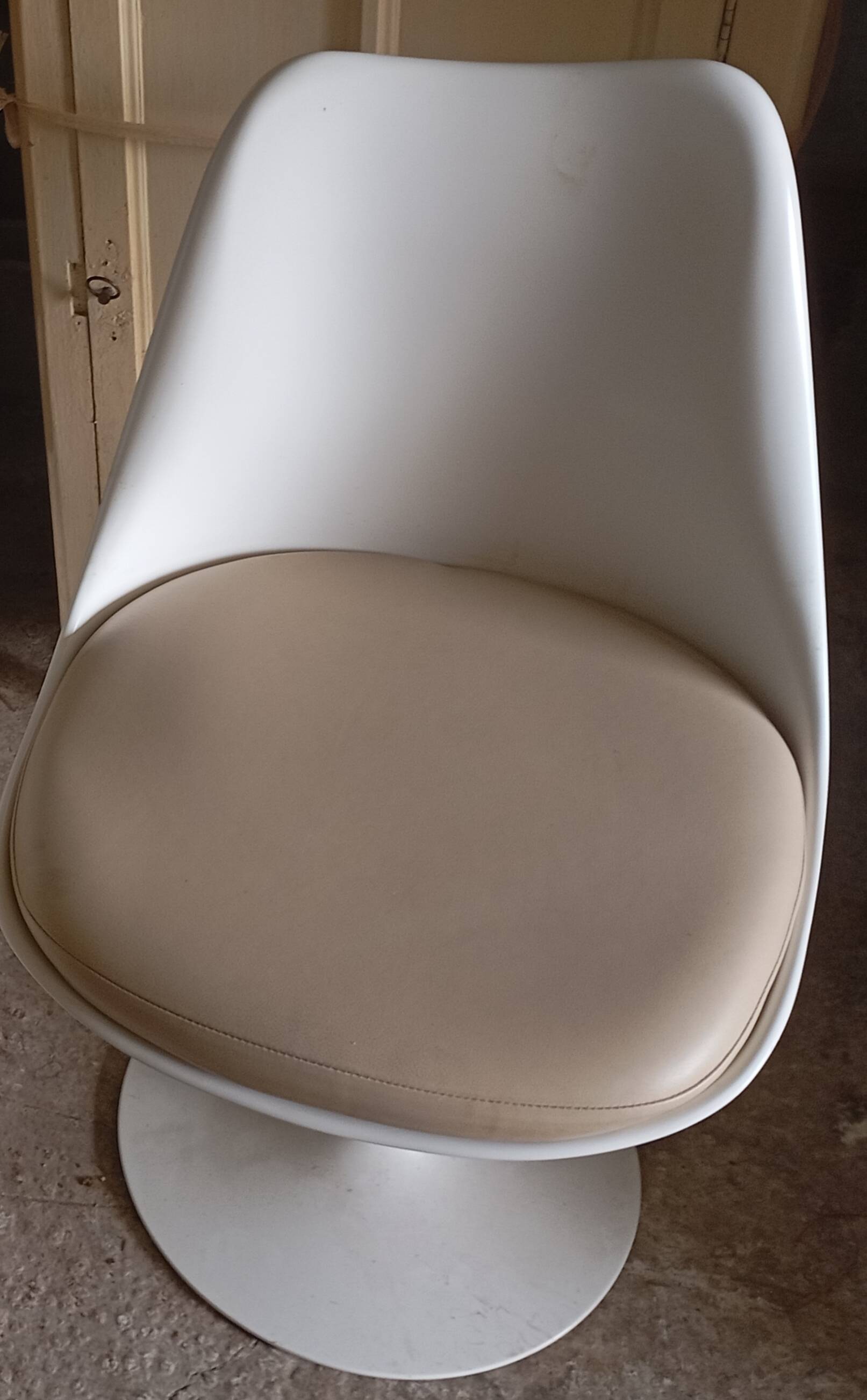 Tulip chairs signed Saarinen for Knollstudio 1956