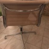Pair of chairs Eames EA 105
