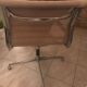 Paire de fauteuils Eames EA 105