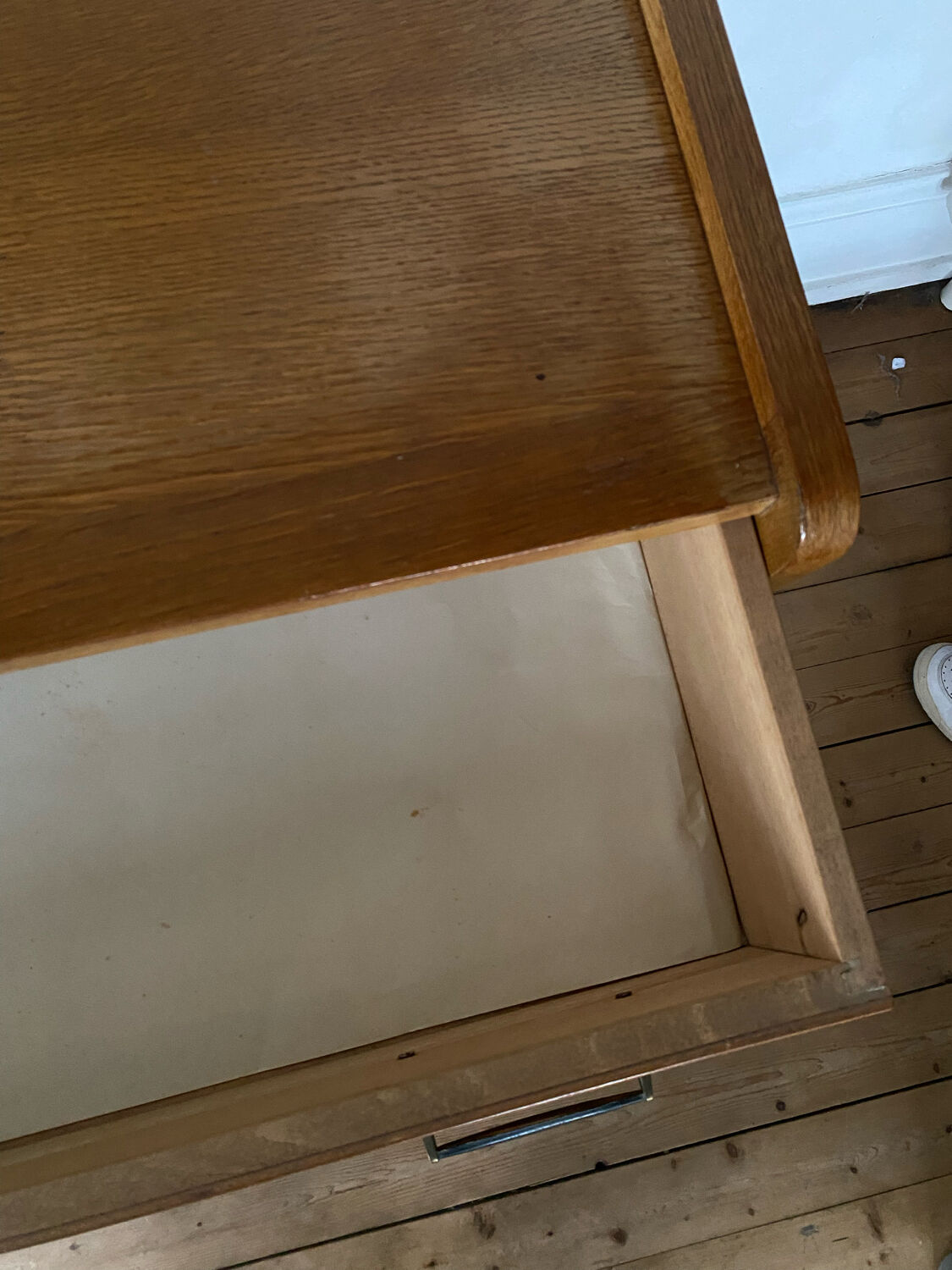 Vintage dresser feet compass 60s