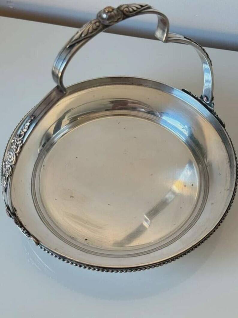 Silver-plated fruit basket with a movable handle – Louis XVI style