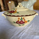 Soupière ancienne Longchamp modèle Agen en faïence française à décor floral