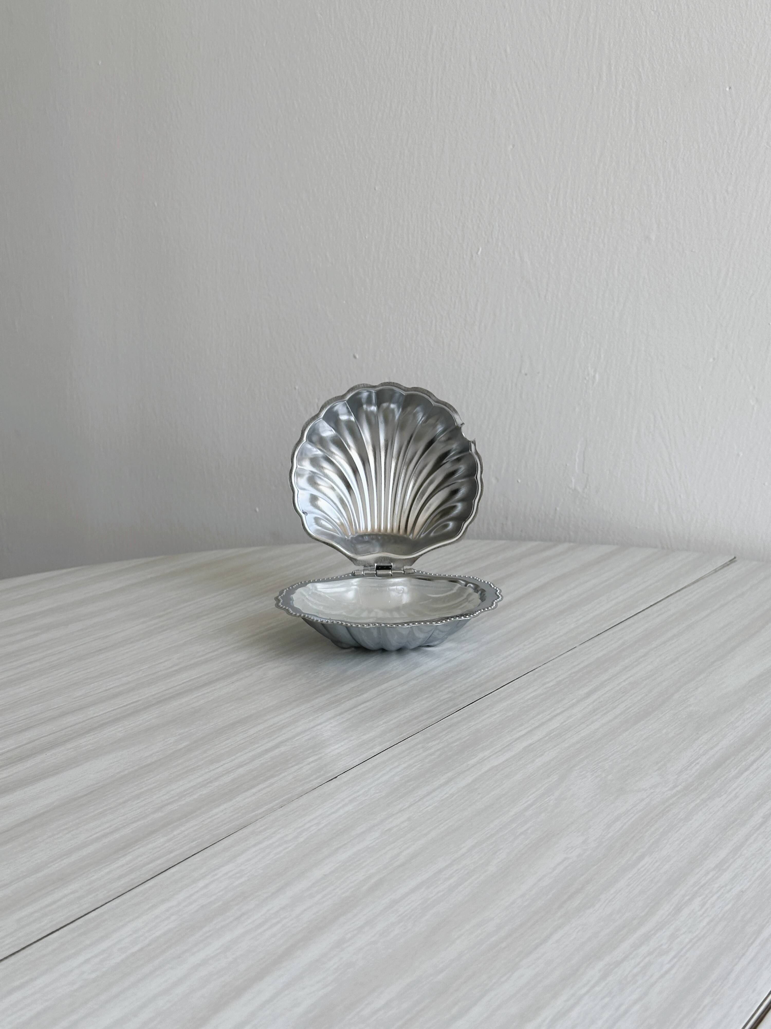 Shell butter dish