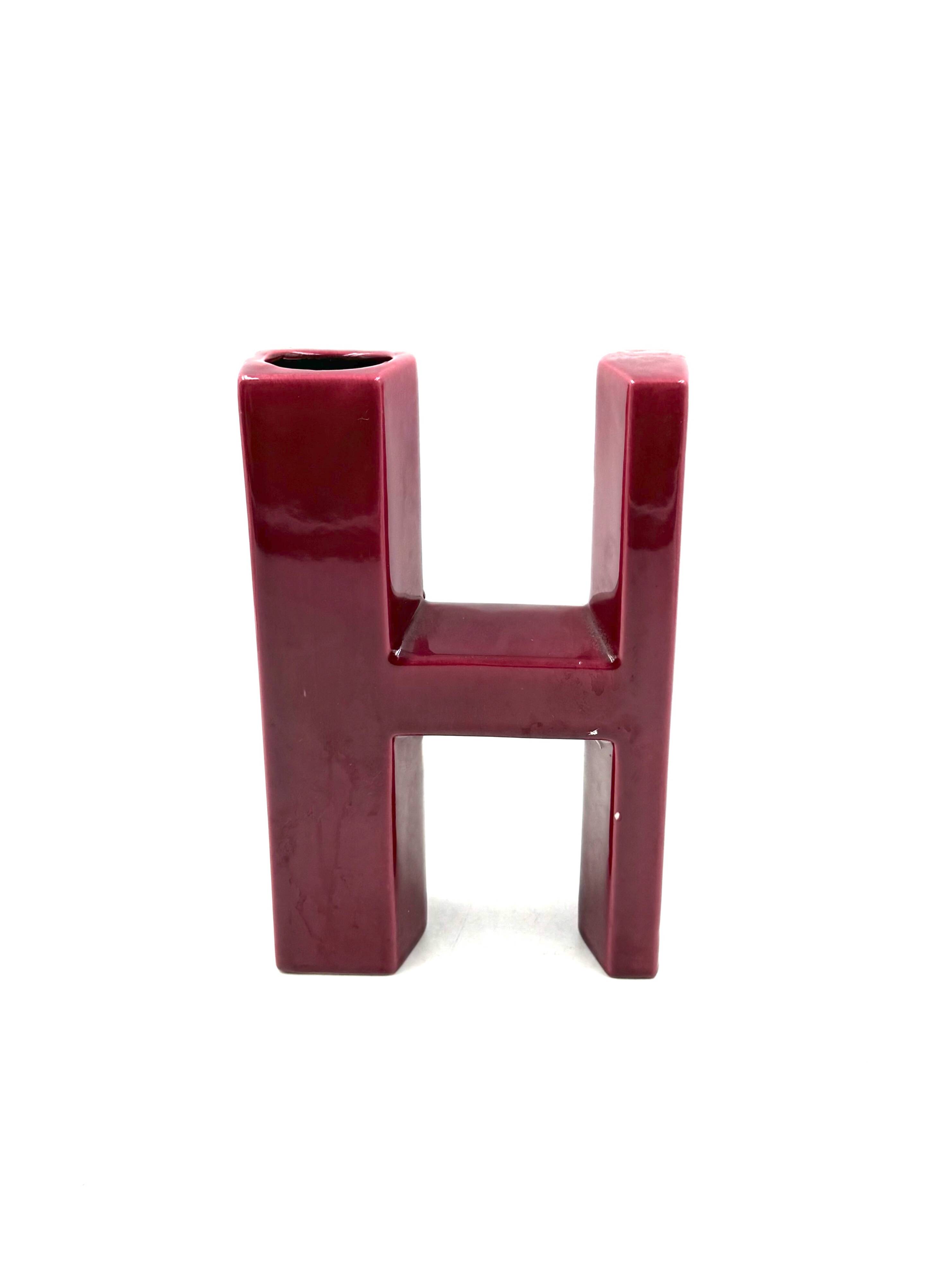 Space age red H letter shaped ceramic solifleur vase, Marcel Radureau 1970