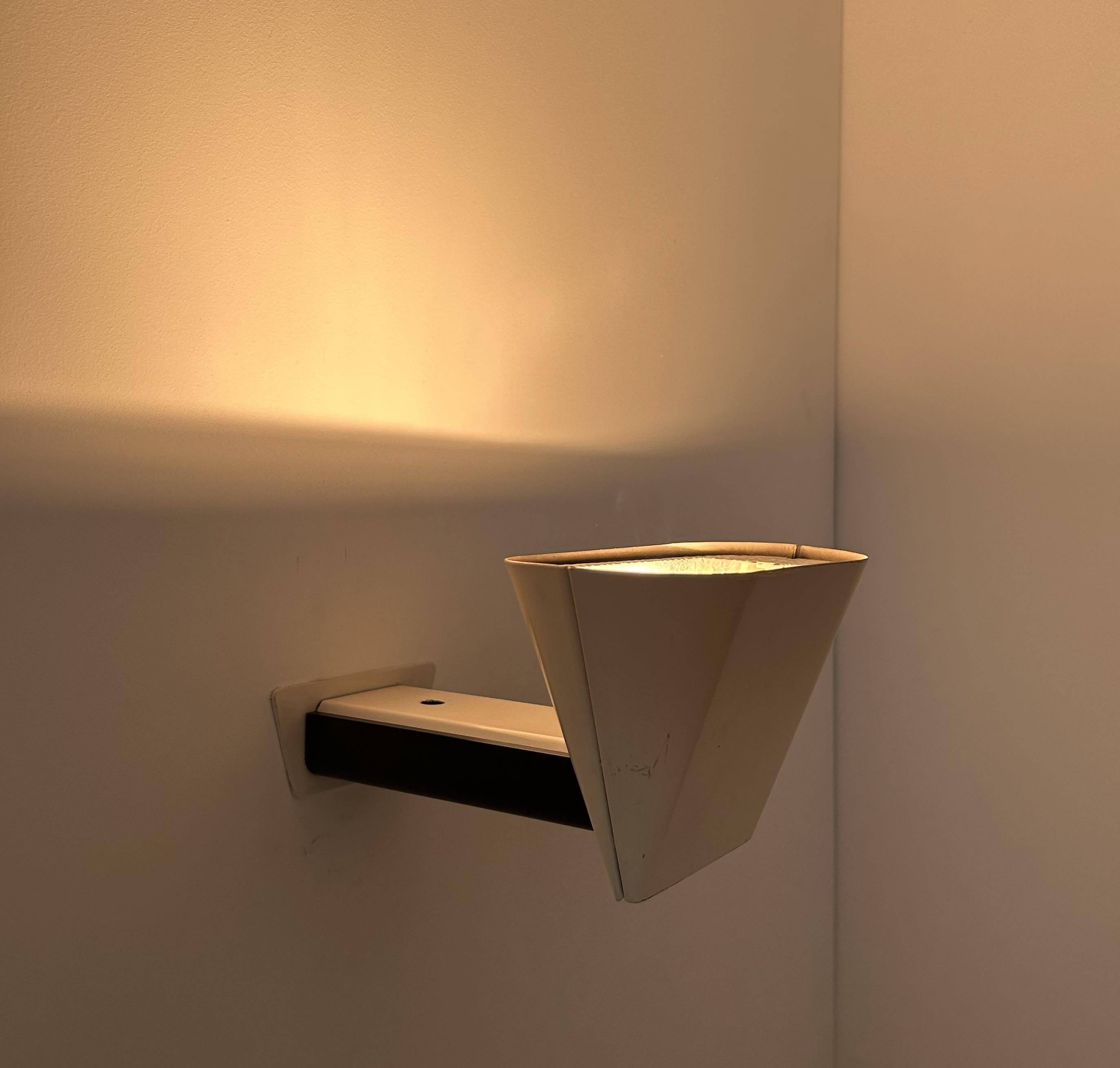 Vintage modernist wall lamp, cream and black lacquered metal, Italy 1970s