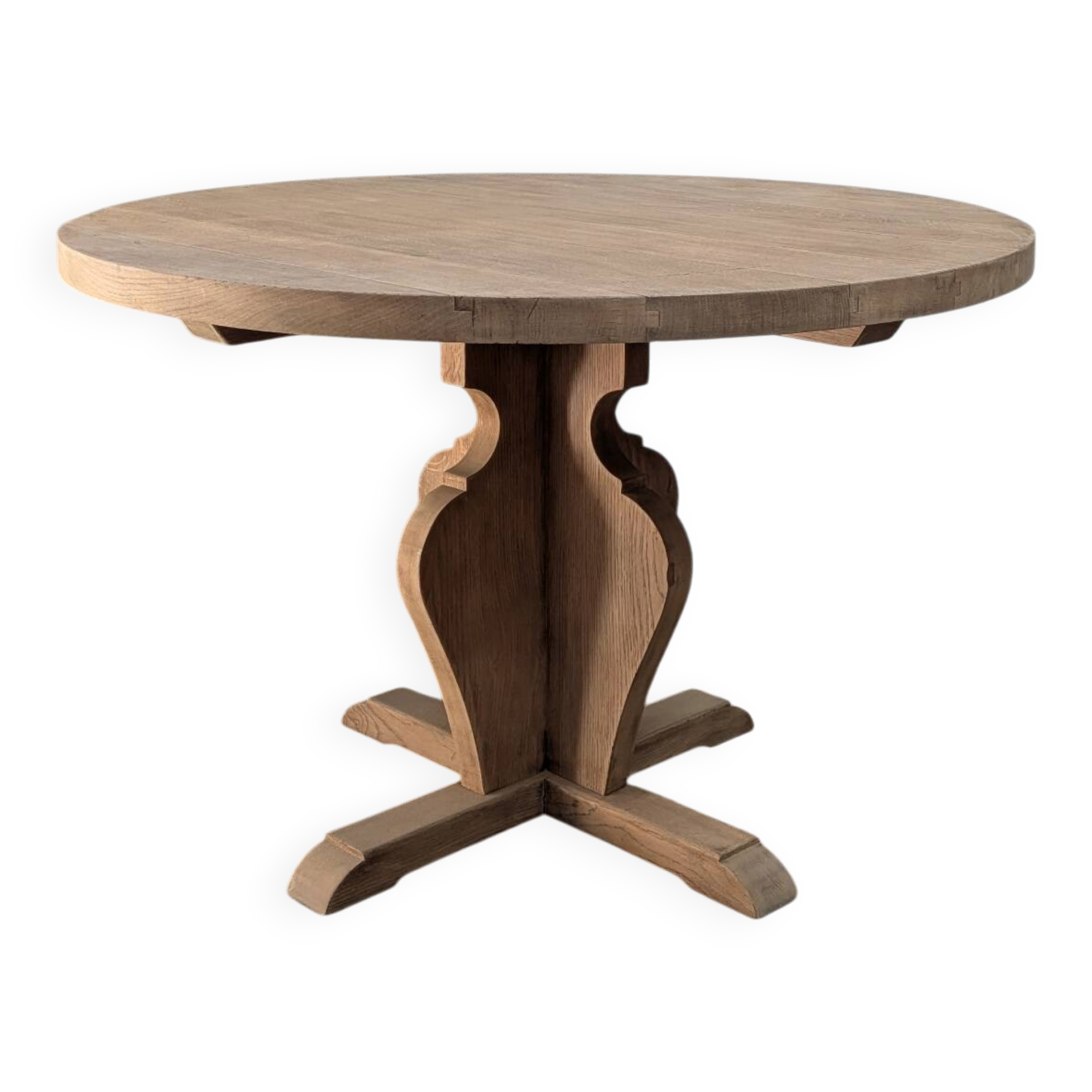 Round table in raw oak