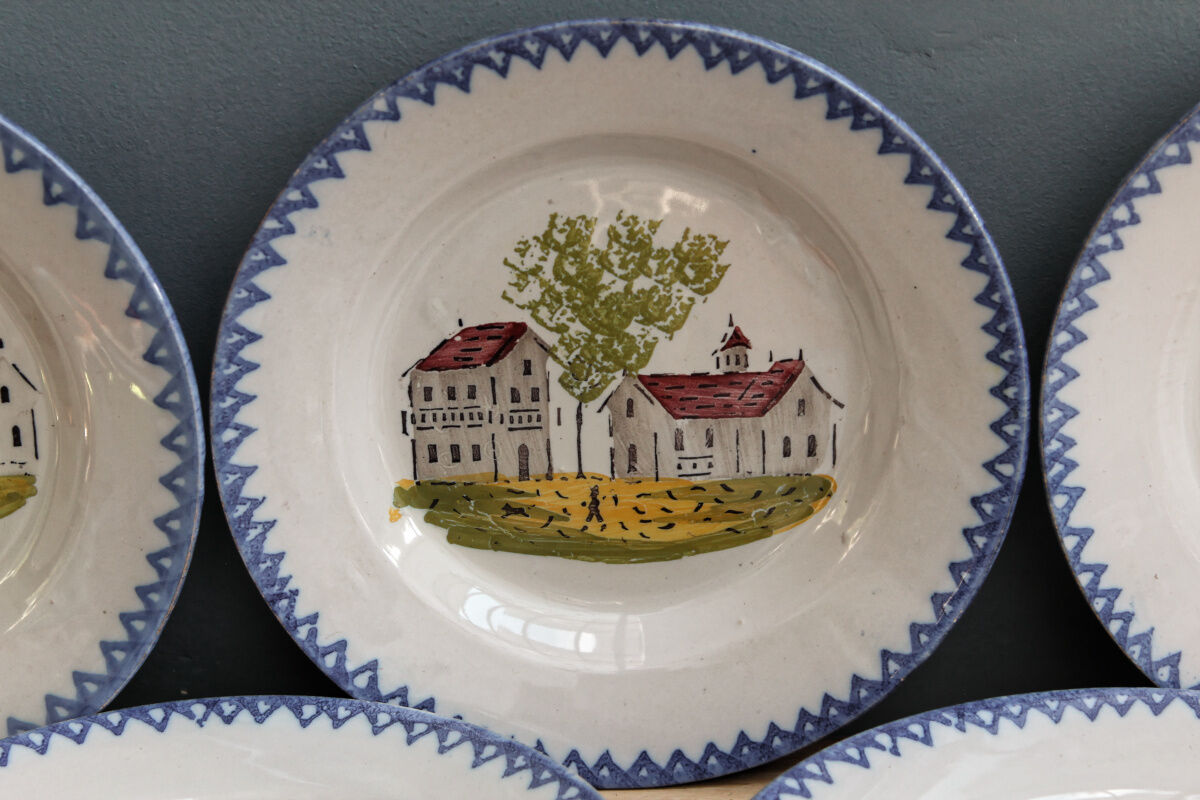 Set of 6 flat plates in faience of St Clément