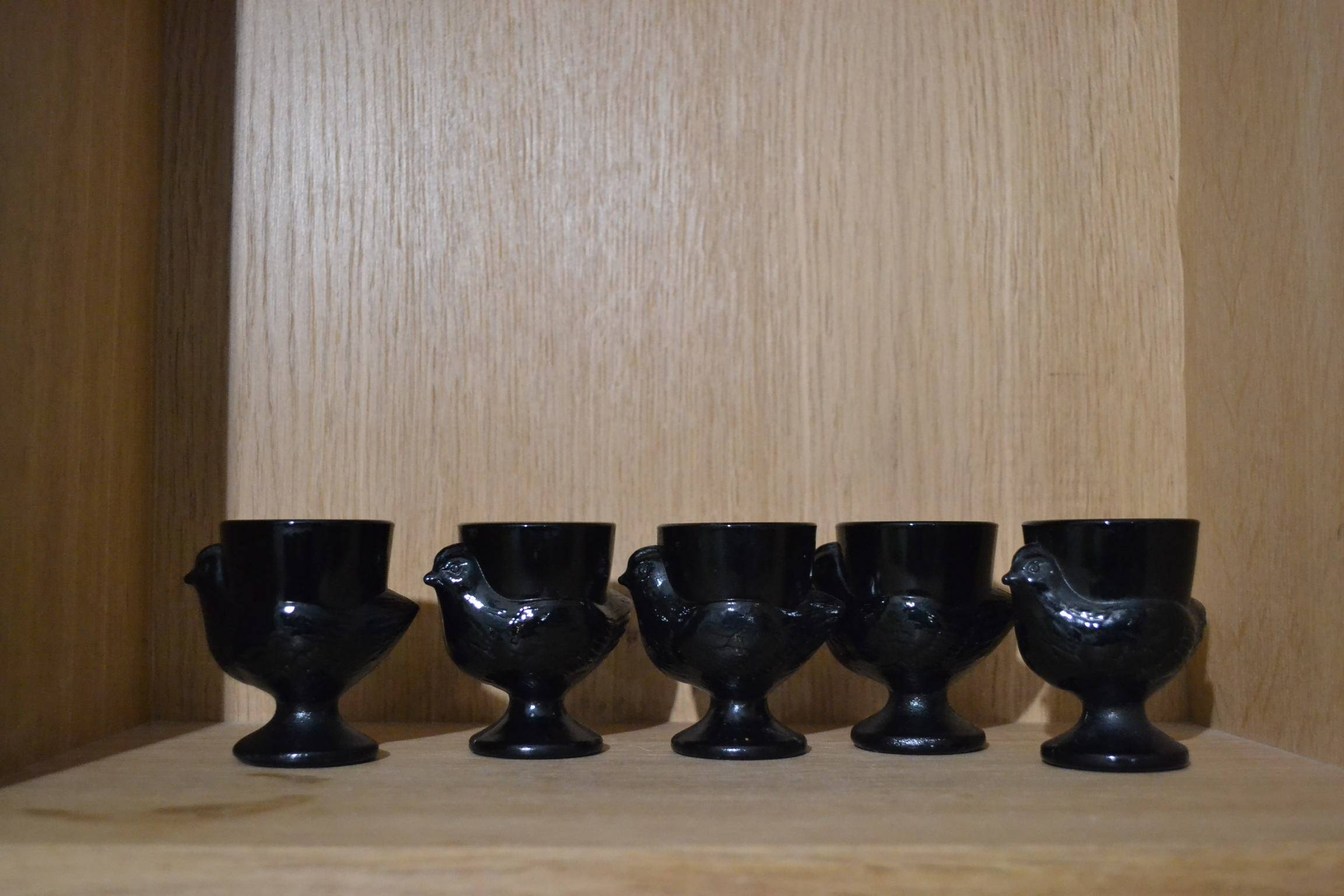 Set of 5 hen-shaped egg cups