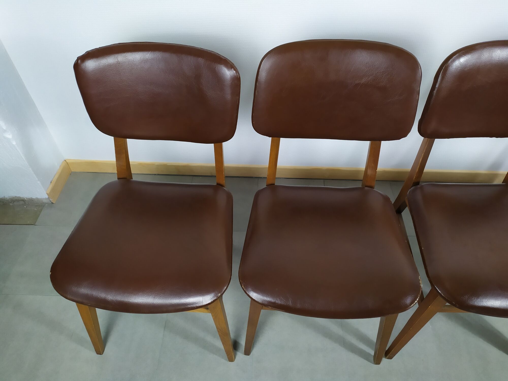 Suite de 6 chaise bois skaï marron brus vintage année 50 - 60