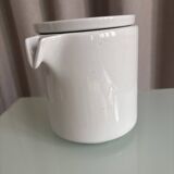 Thomas Rosenthal TC 100 porcelain teapot, designed by Hans Roericht