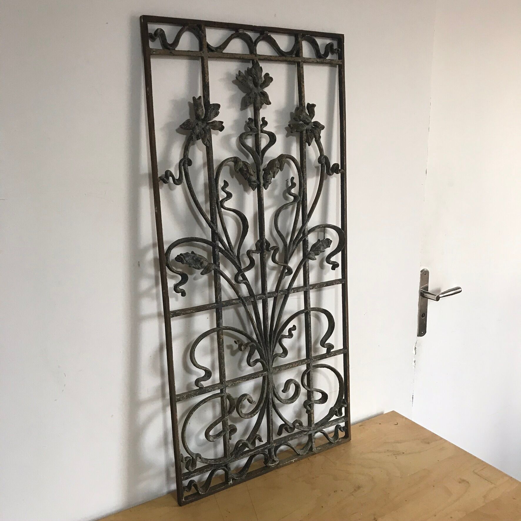Grille de porte art nouveau en fonte