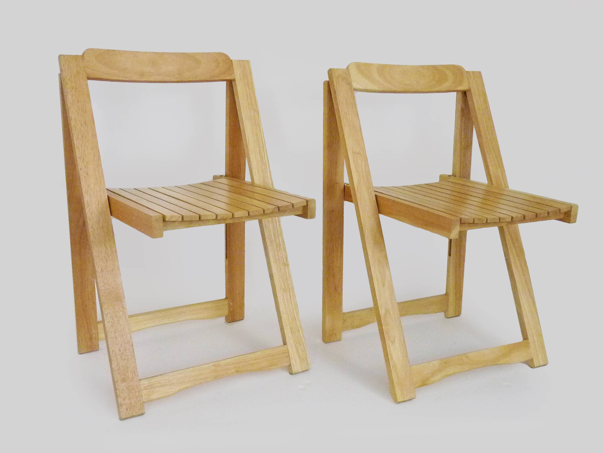 Set of 4 Vintage folding chairs in light wood