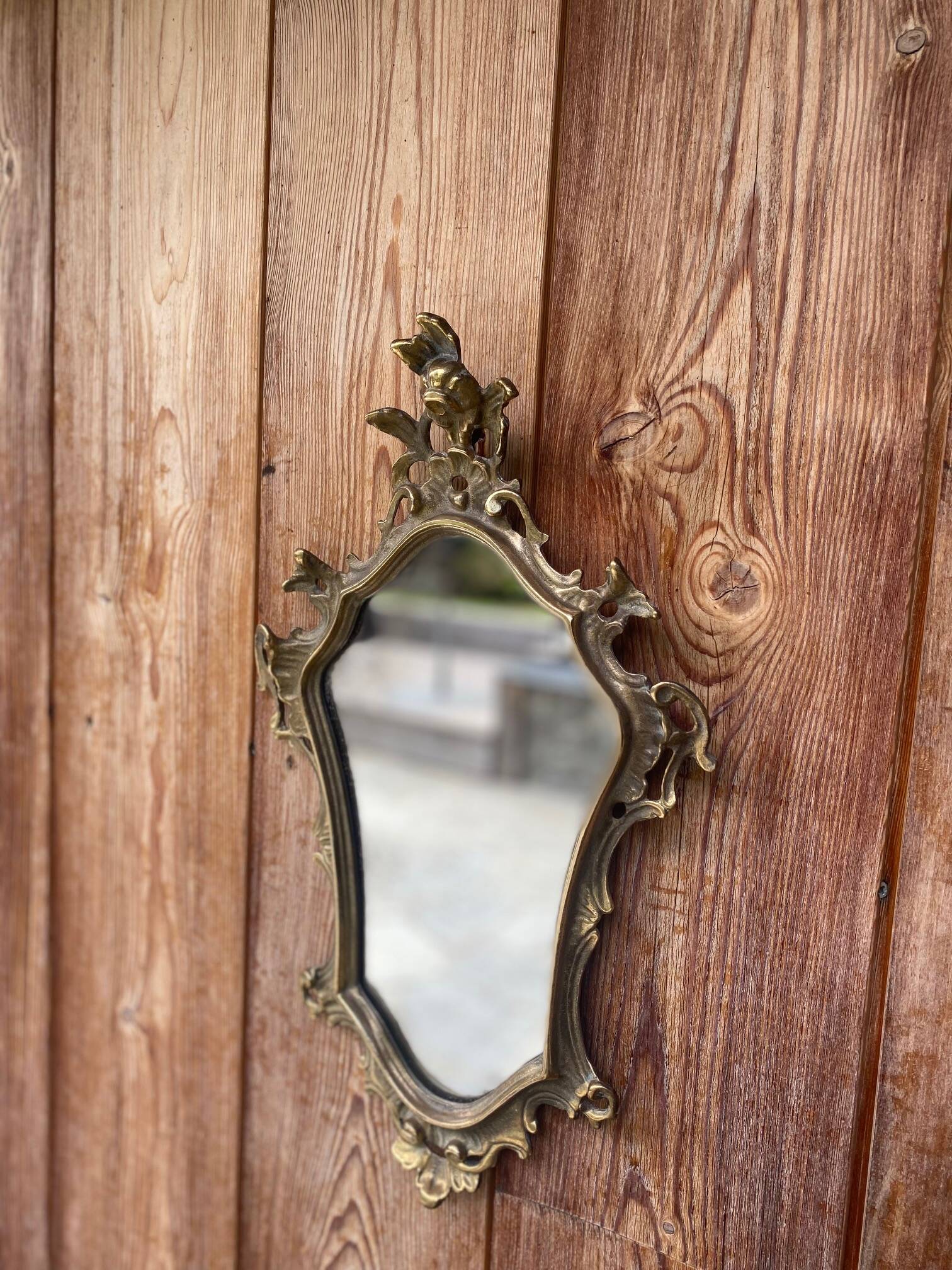 Magnificent antique baroque mirror in gilded bronze.