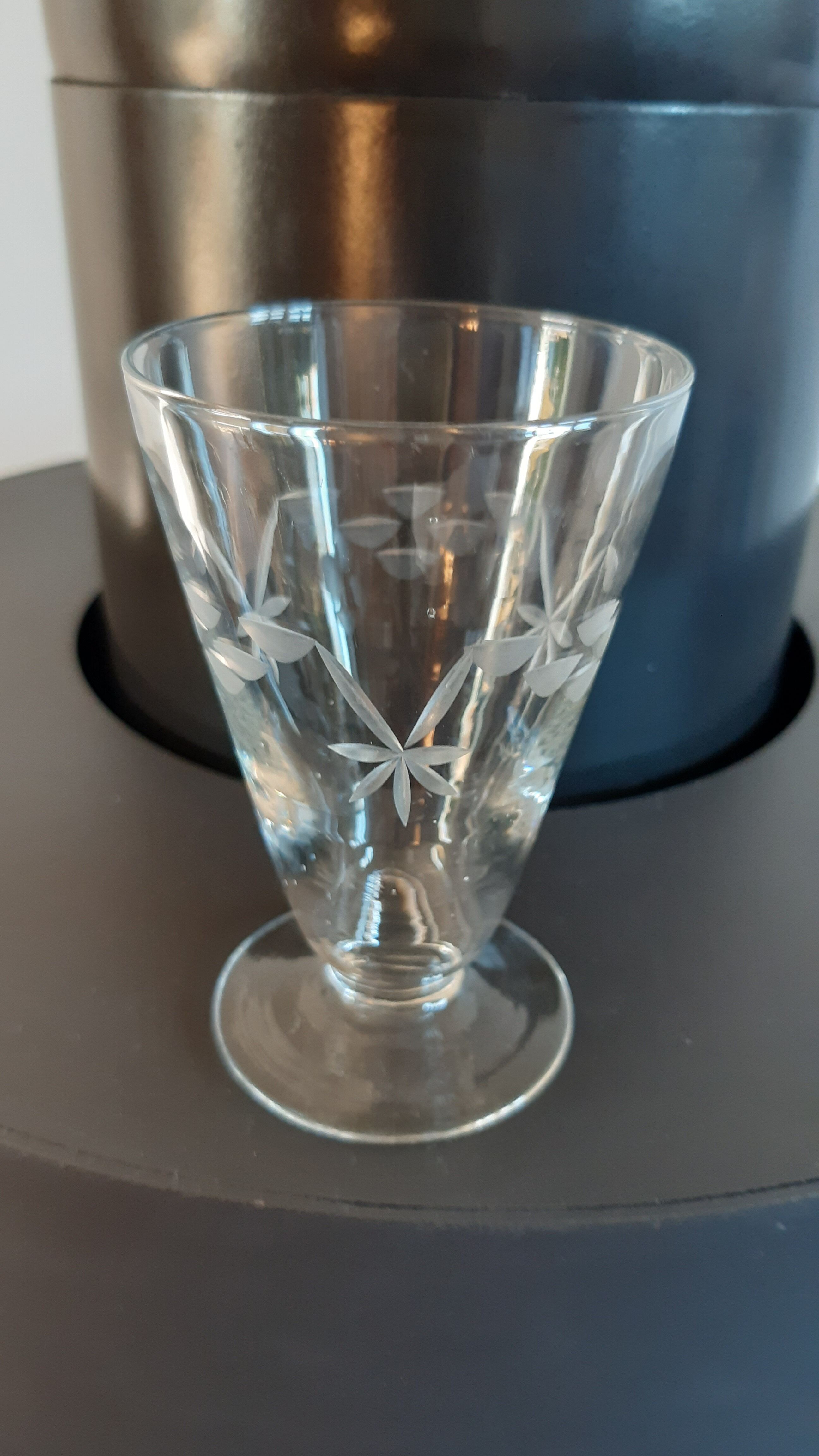 Set of 9 crystal wine glasses engraved 30s