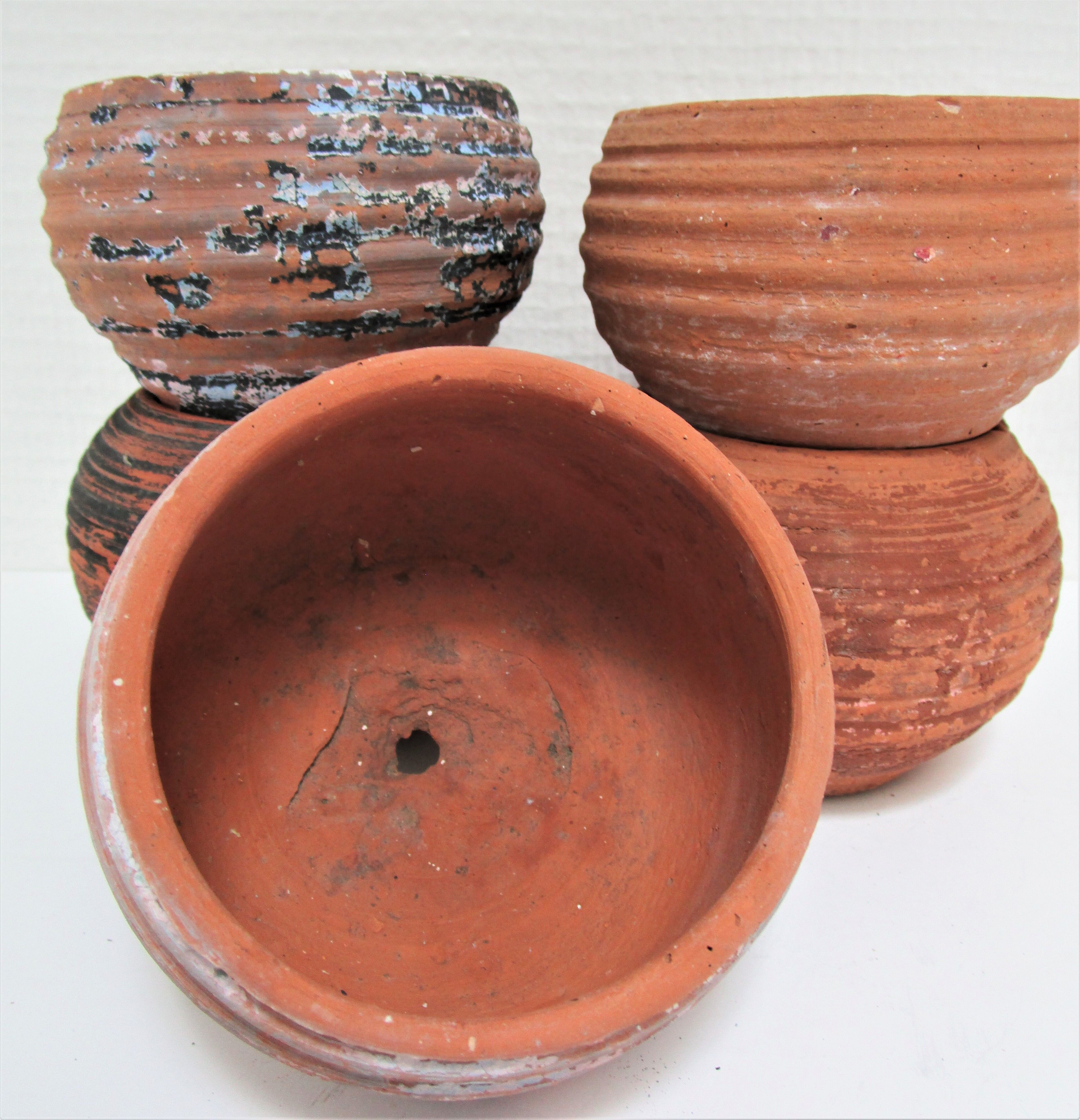 Five pots terracotta patina vintage