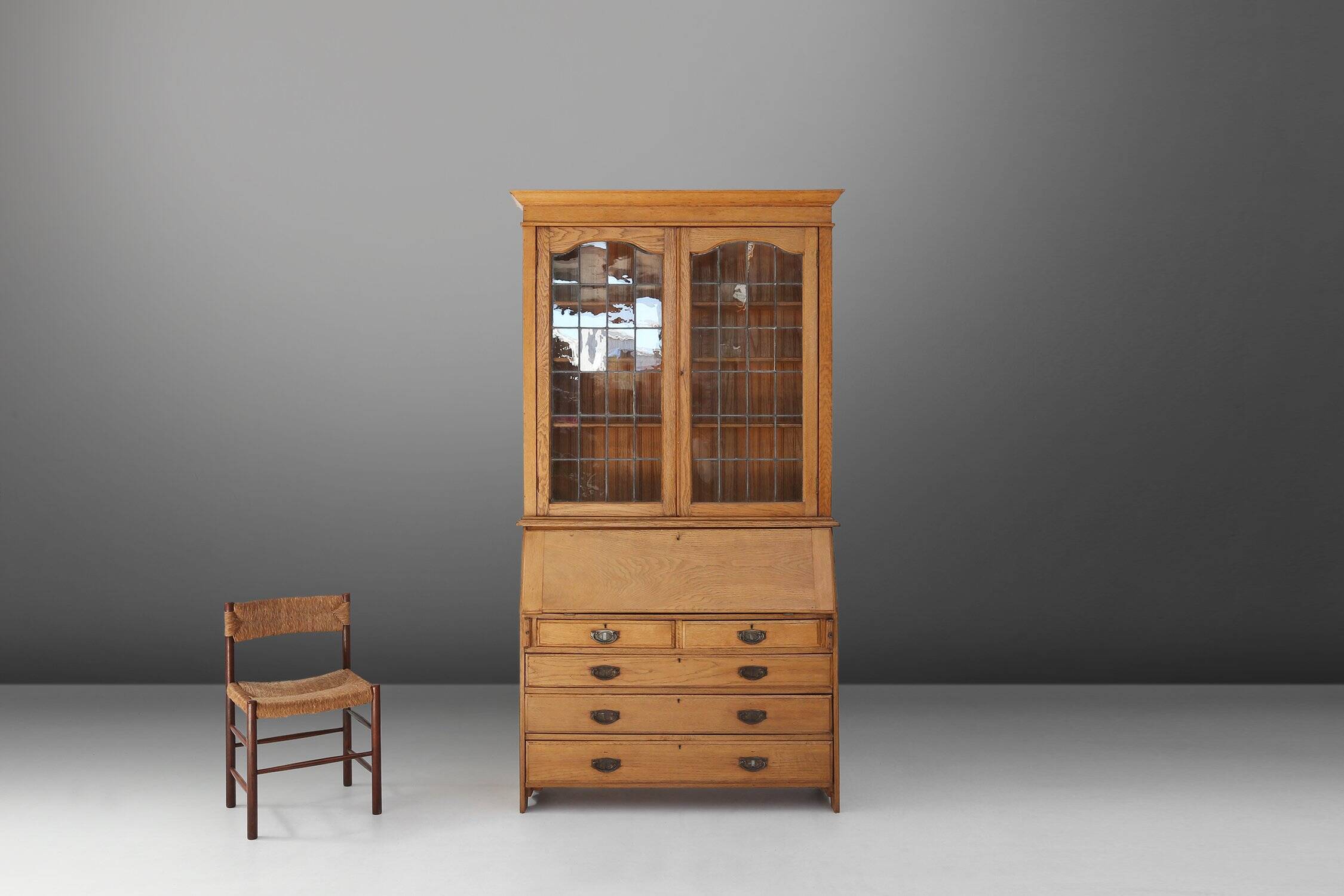 Secrétaire-bibliothèque de style Arts and Crafts anglais, vers 1910