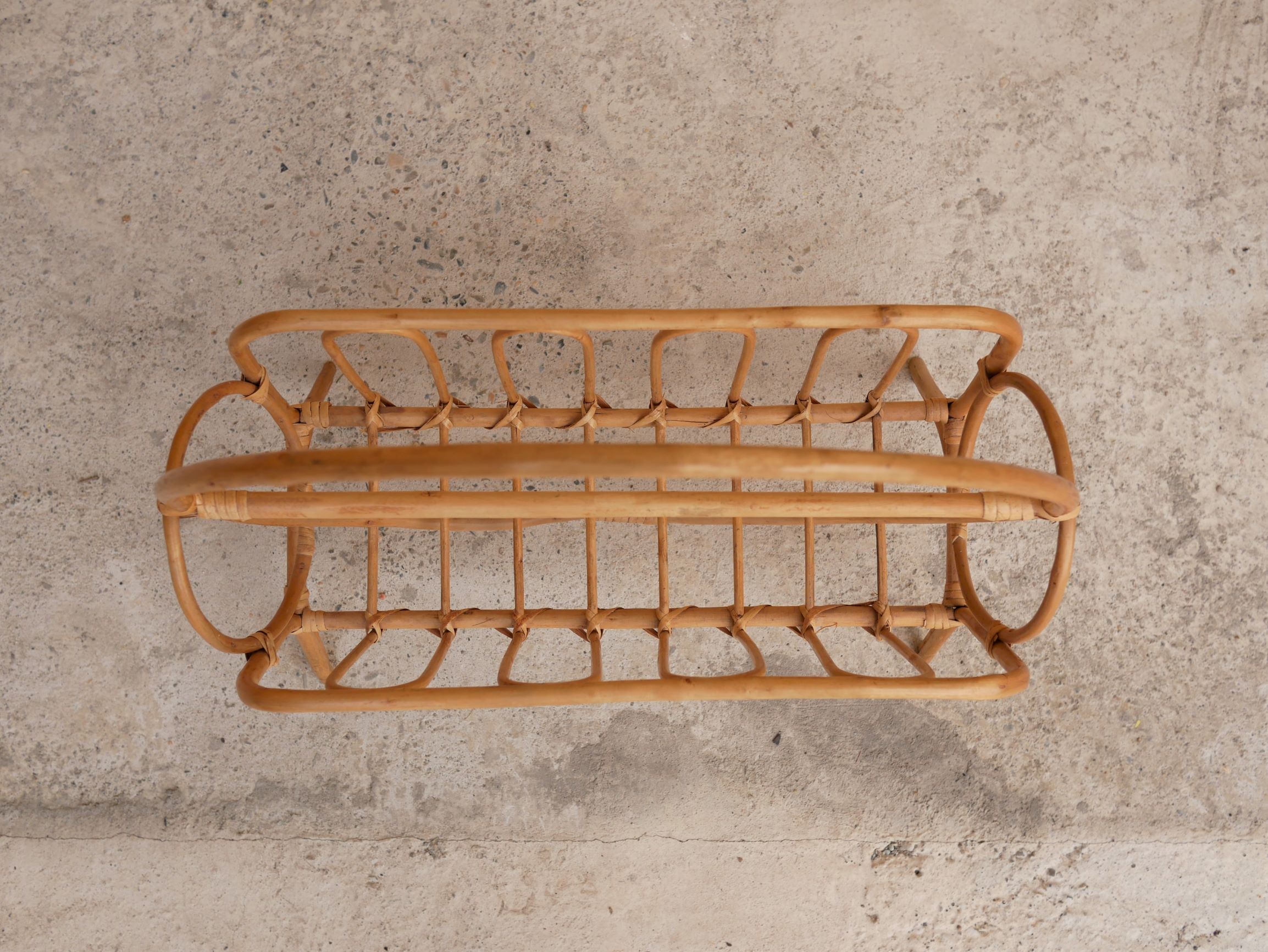 Porte-revues vintage en rotin