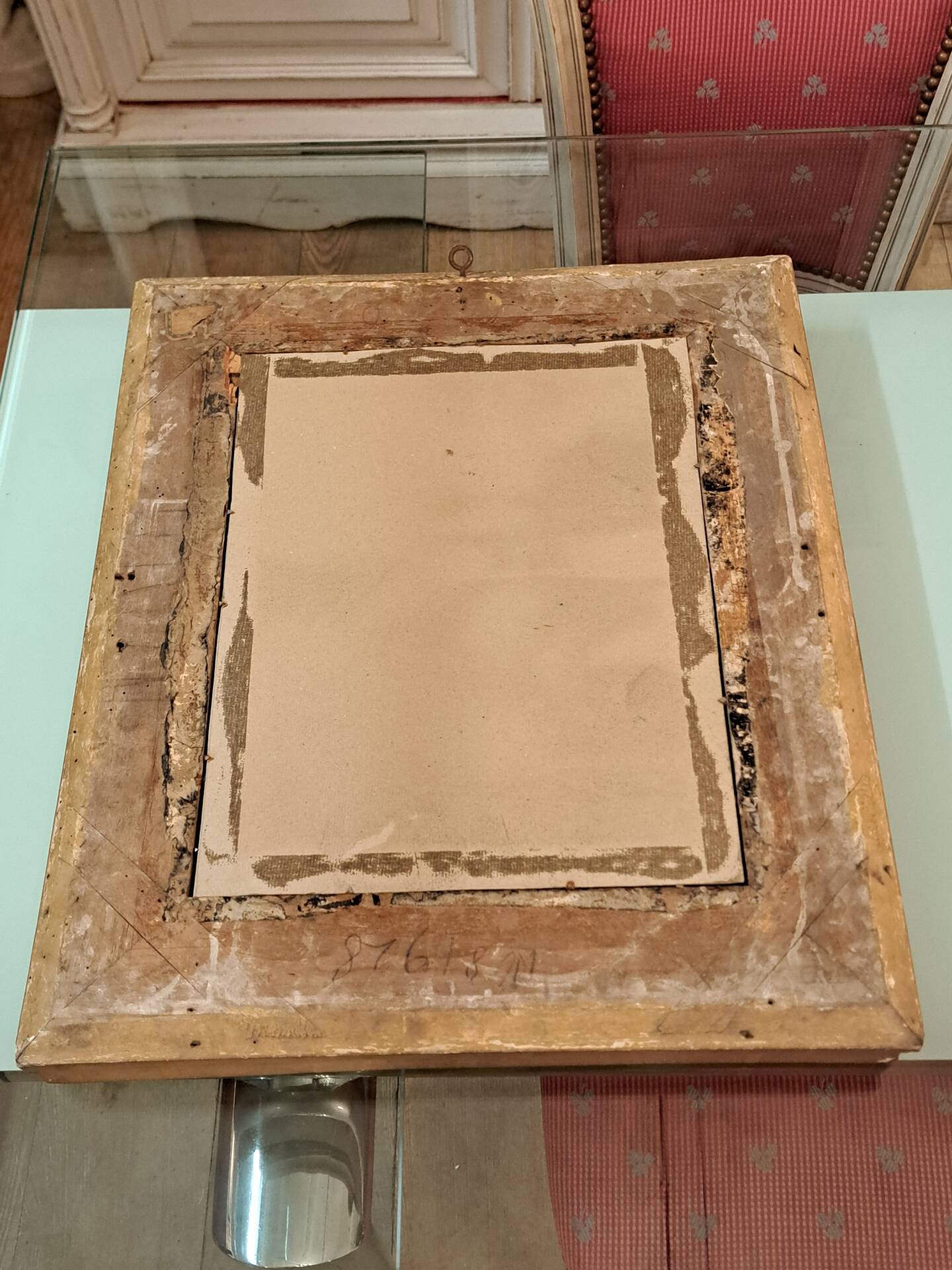 Miroir époque Restauration en bois doré à la feuille