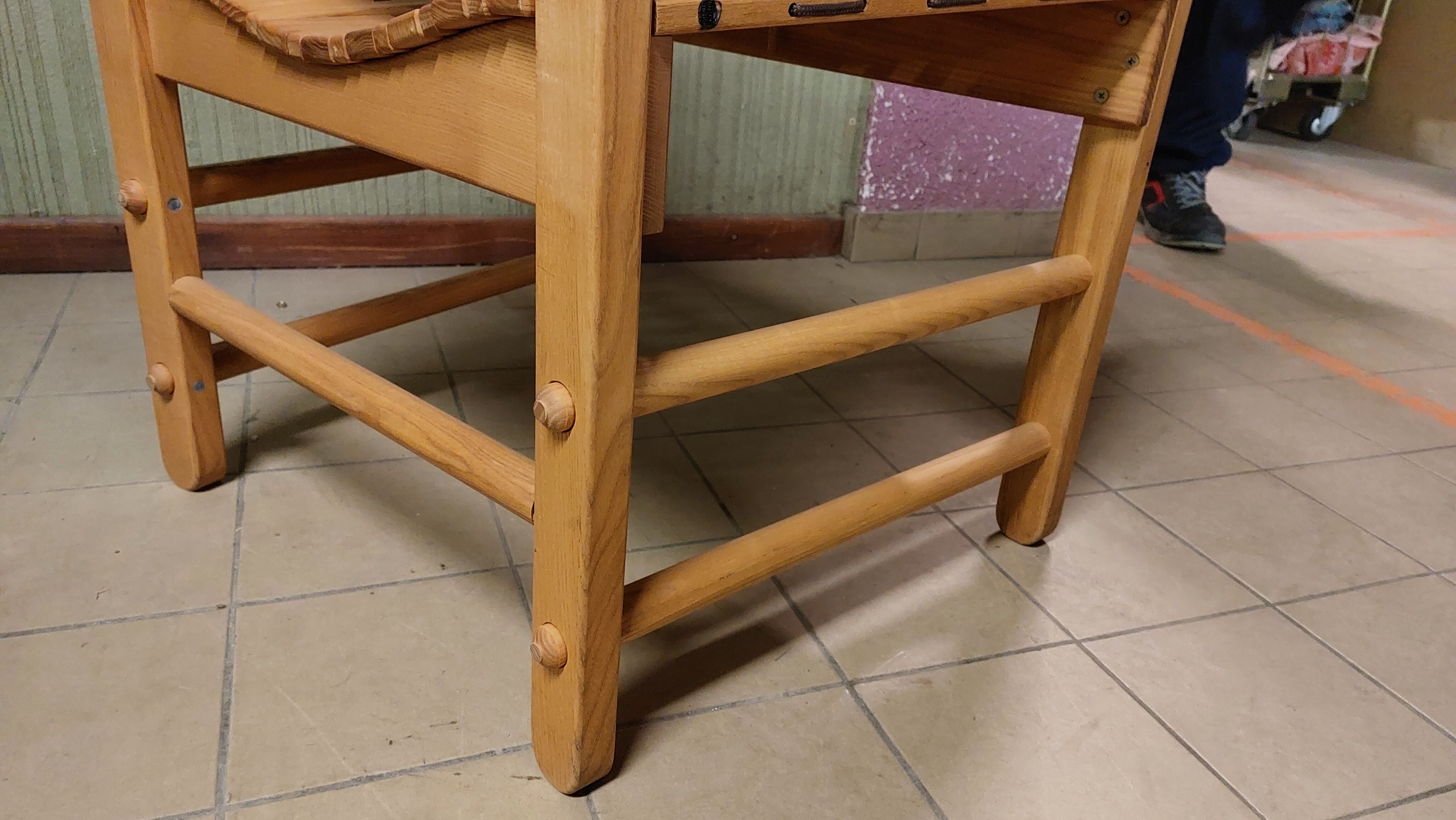 Fan armchair in Scandinavian style locust