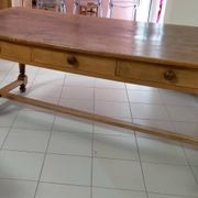 Farm table